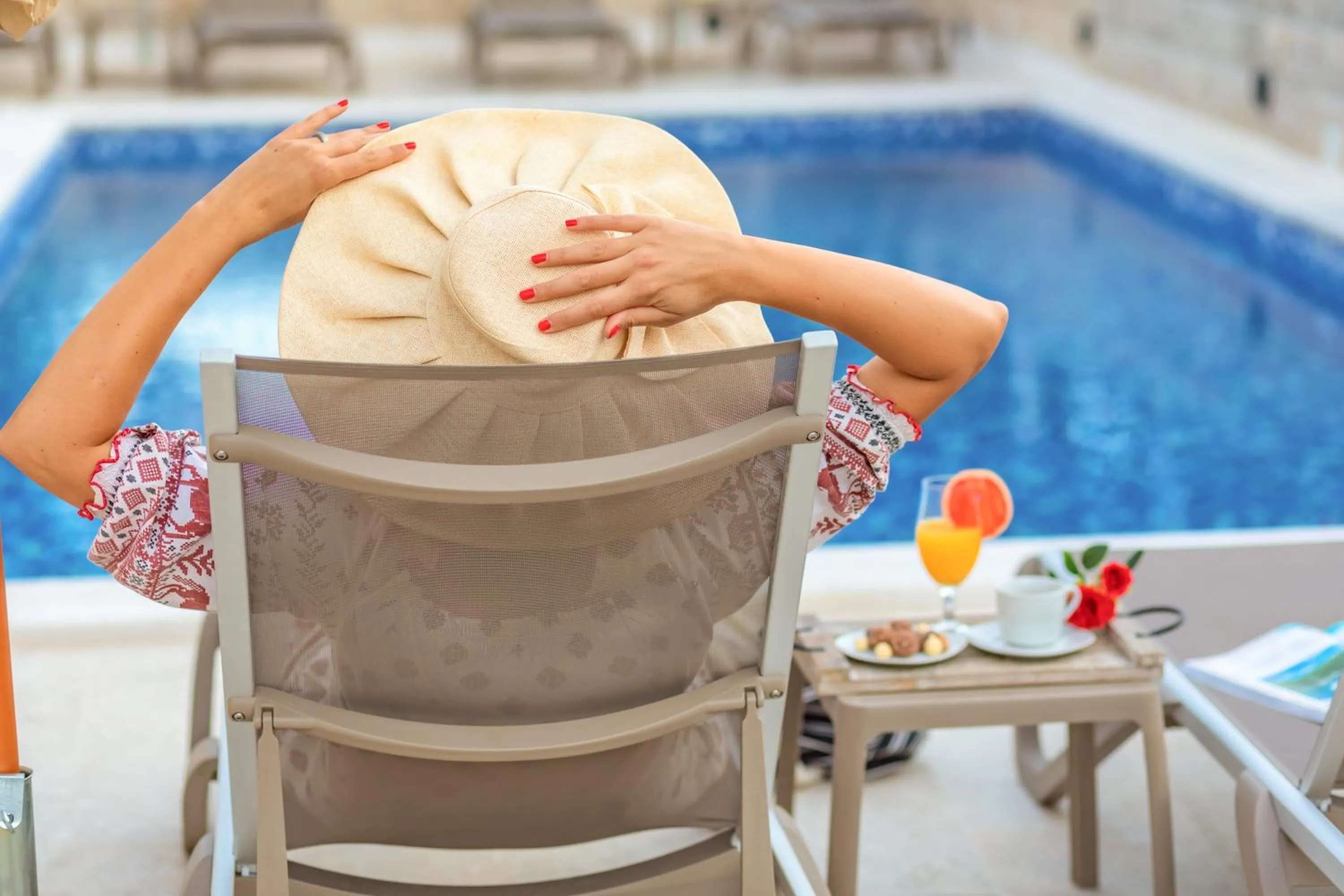 Swimming pool in Luxury Apartments Queen