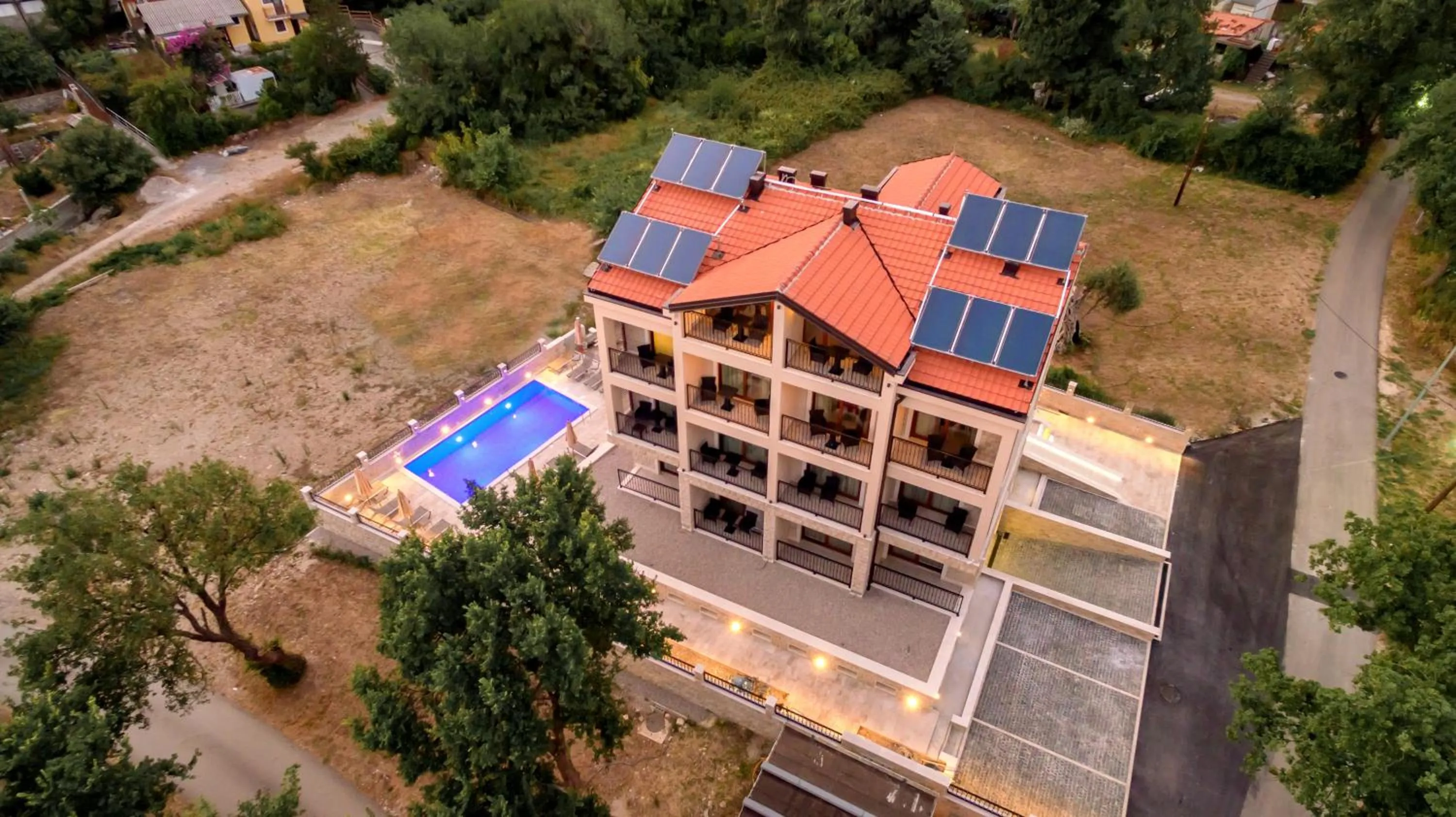 Facade/entrance in Luxury Apartments Queen