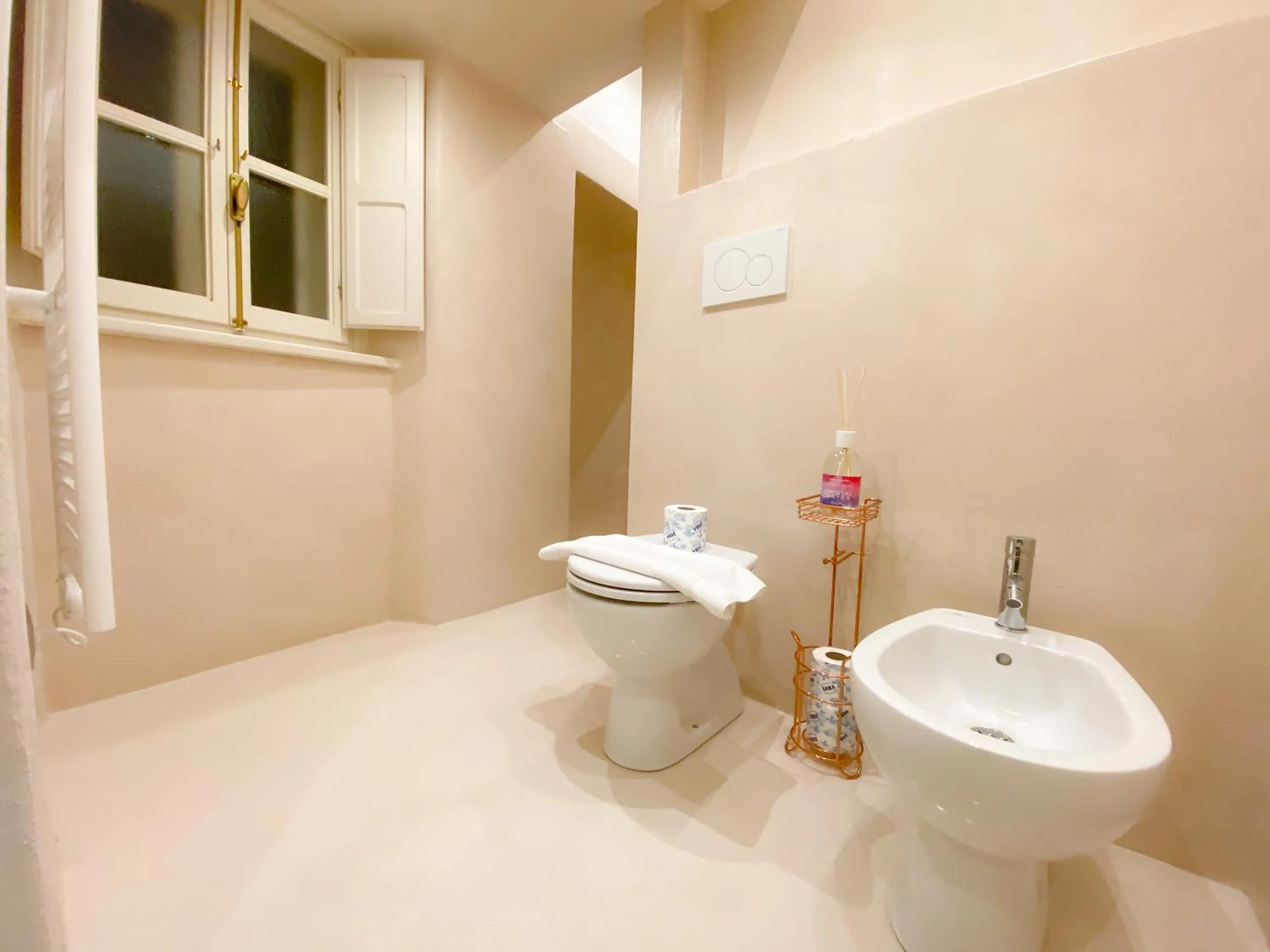 Bathroom in OROROSA Lucca City Center Apartment