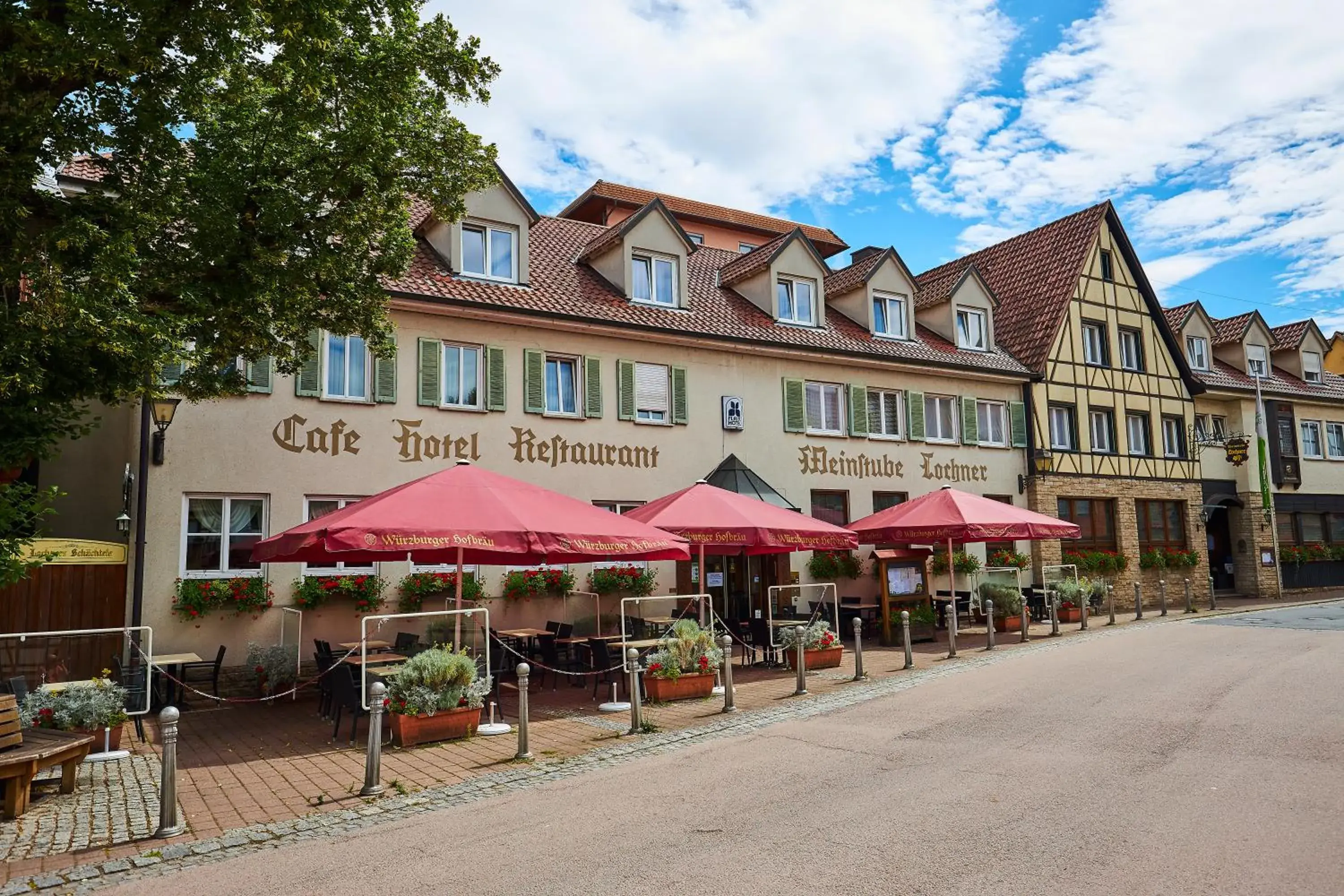 Balcony/Terrace, Property Building in Flair Hotel Weinstube Lochner