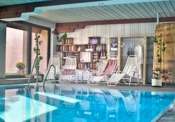 Swimming Pool in Flair Hotel Weinstube Lochner