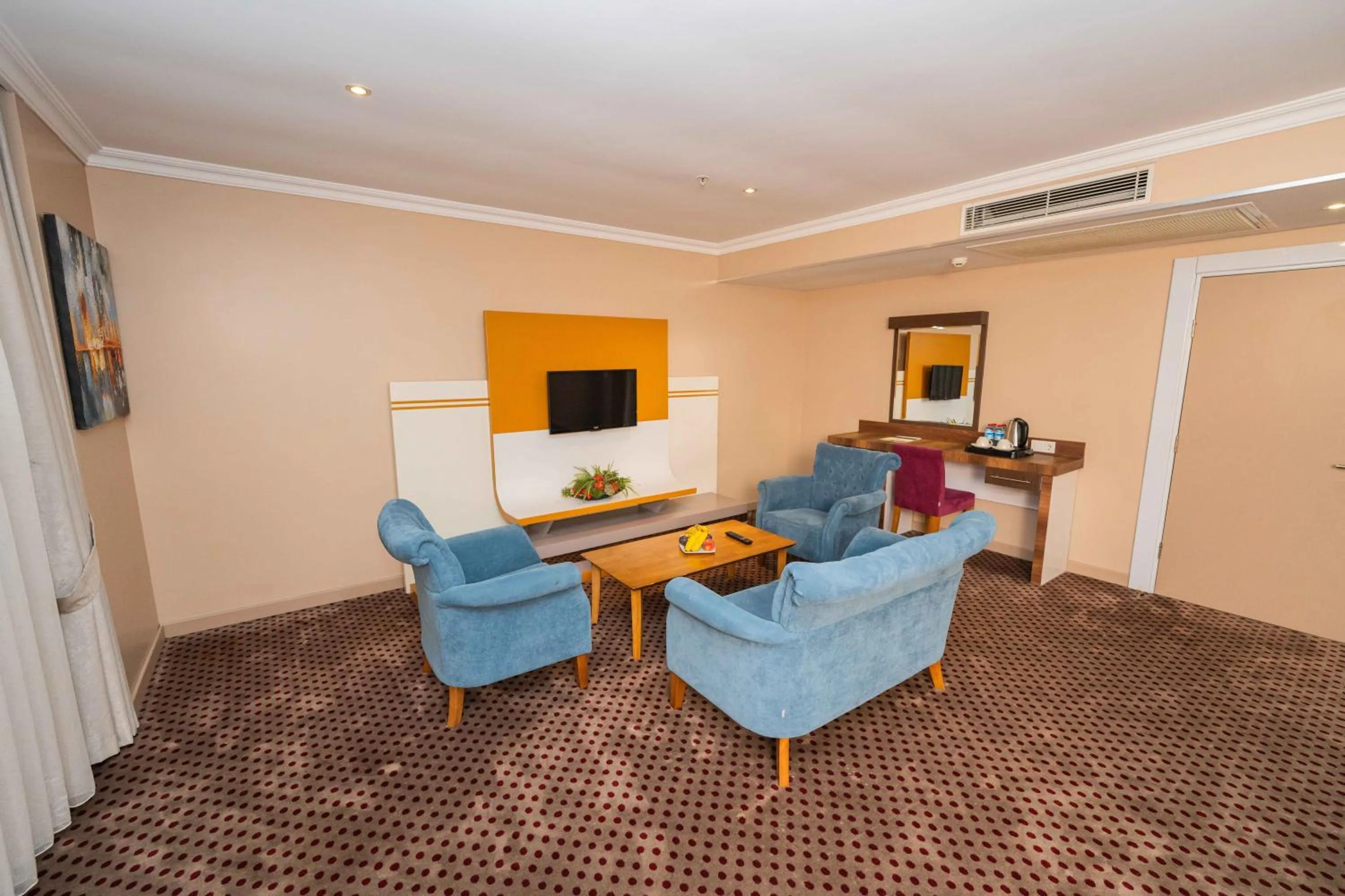 Communal lounge/ TV room in Boris Hotel Beylikdüzü