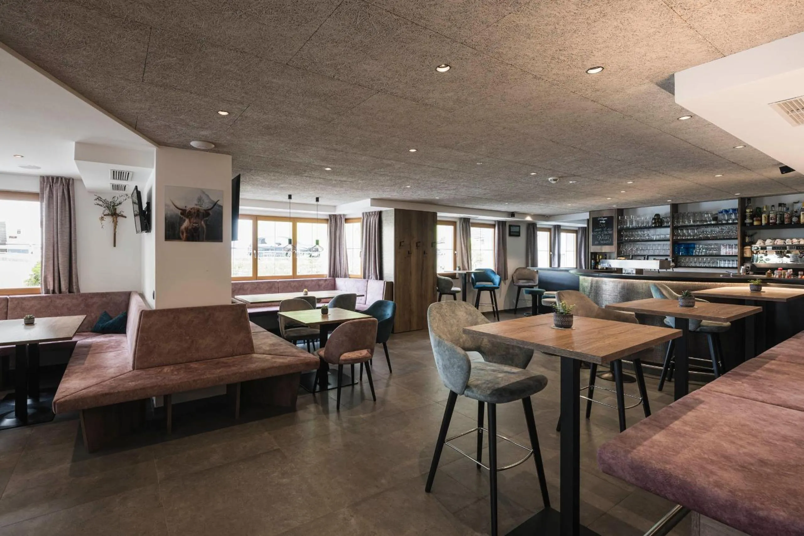 Lounge or bar in Hotel Schölzhorn Superior