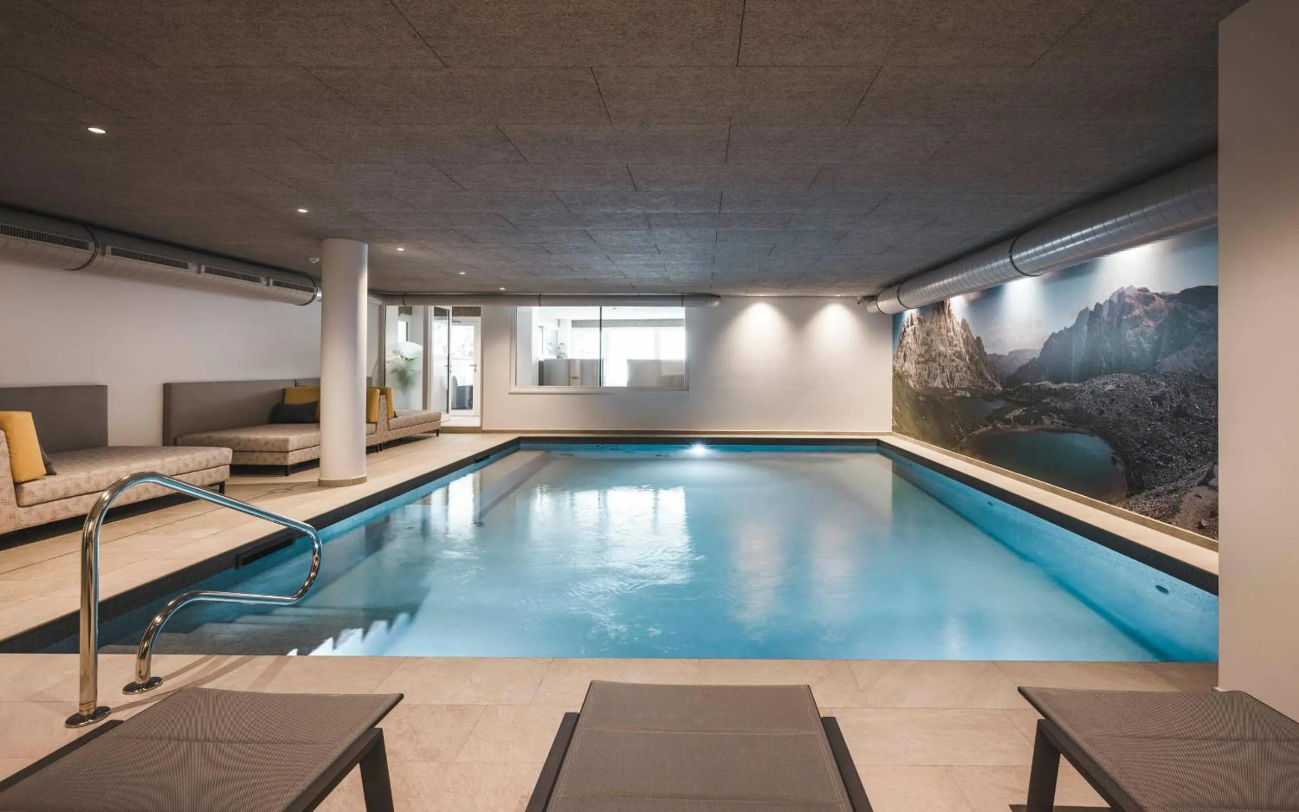 Swimming pool in Hotel Schölzhorn Superior