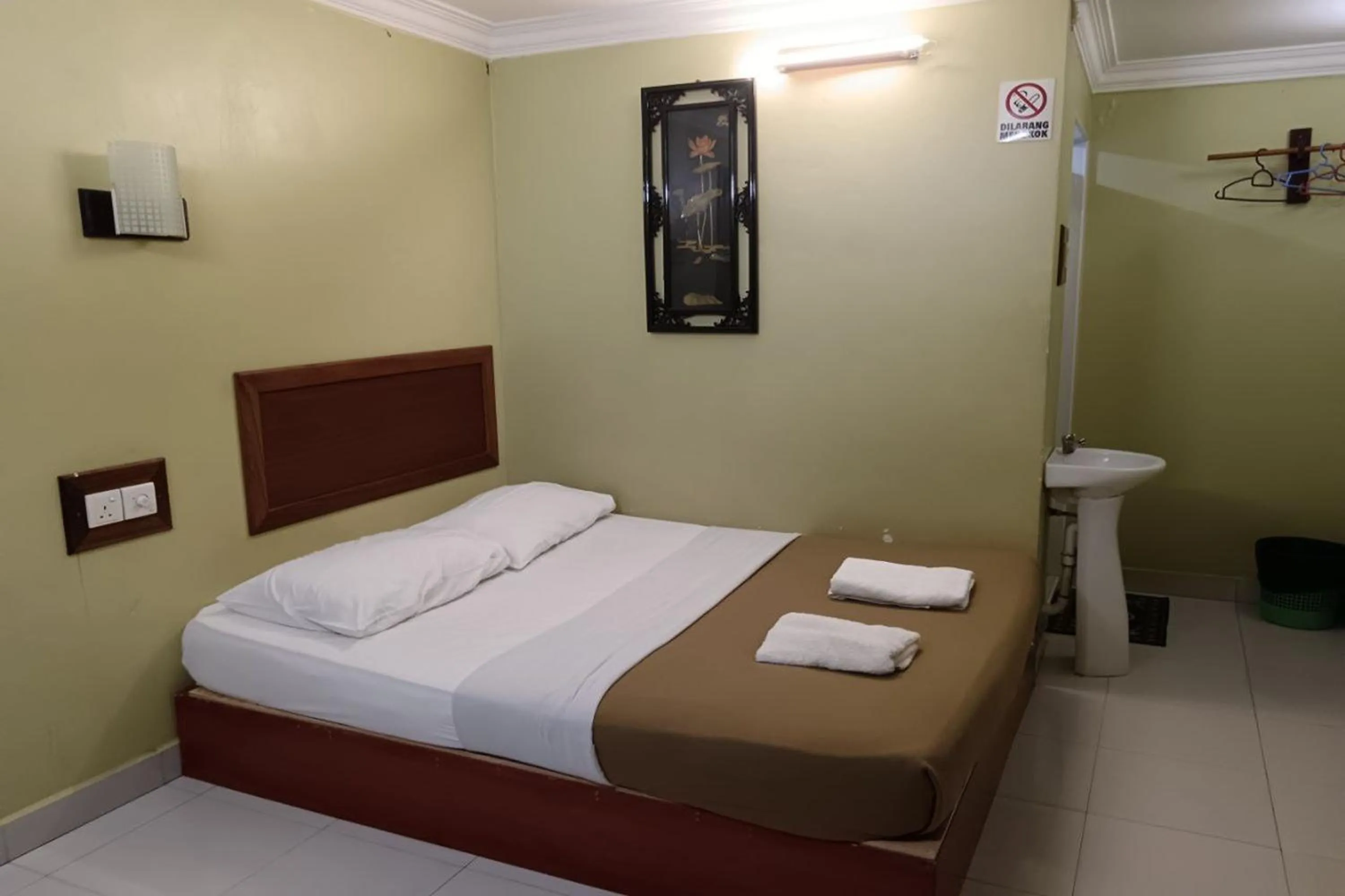 Bedroom, Bed in Fins Hotel, Alor Setar
