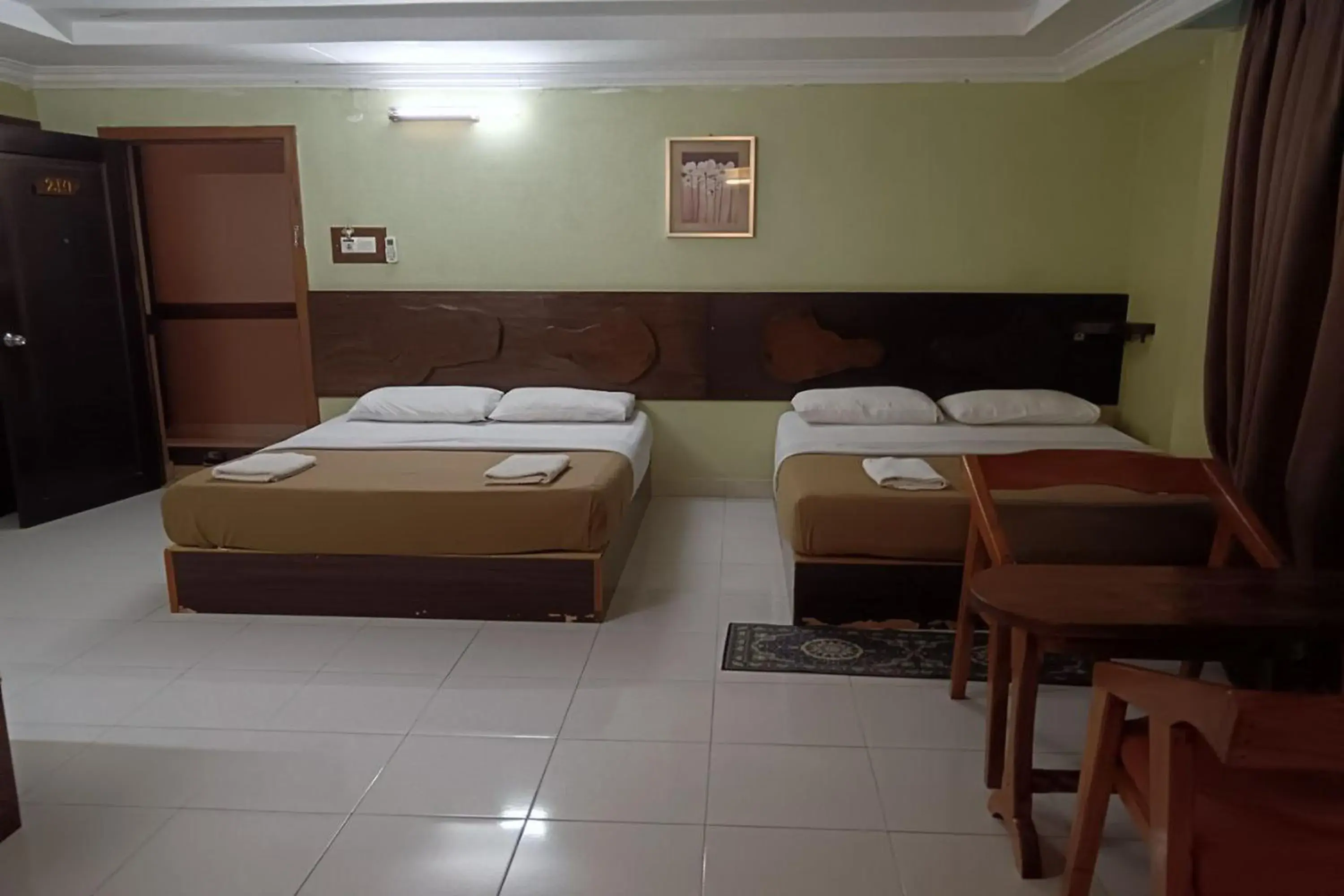 Bedroom, Bed in Fins Hotel, Alor Setar Bedroom, Bed in Fins Hotel, Alor Setar