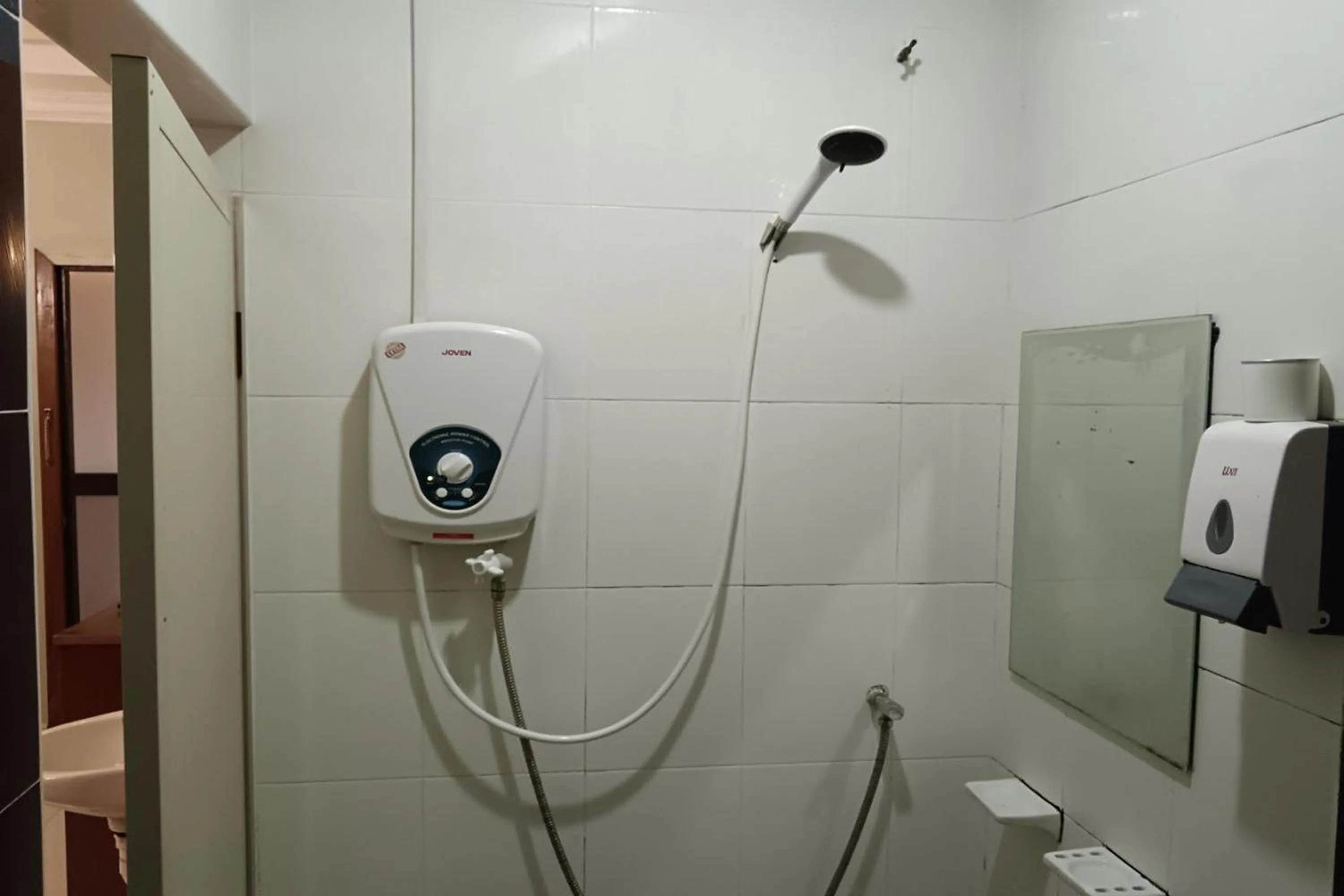 Shower in Fins Hotel, Alor Setar