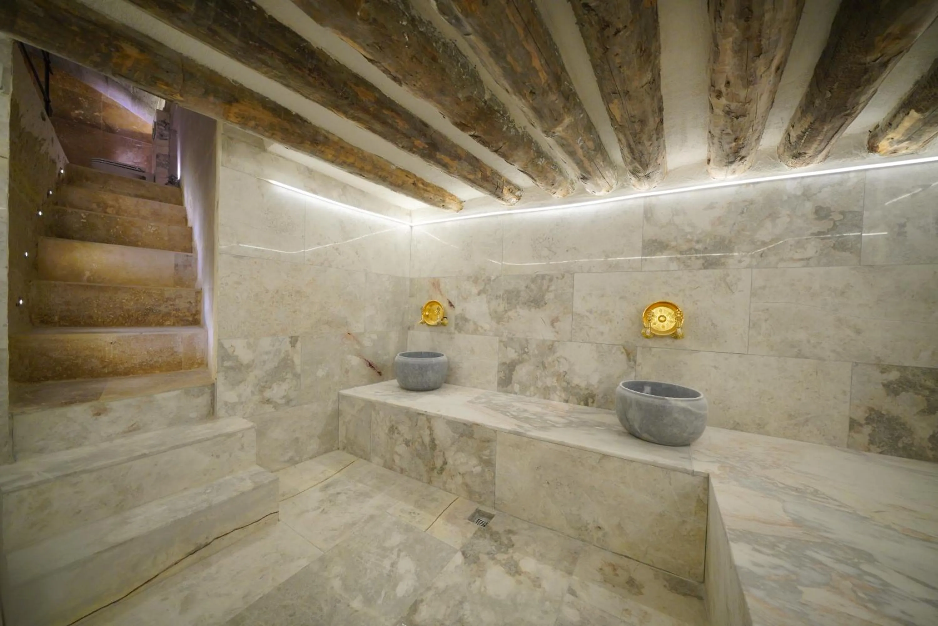 Public Bath in View Cave Hotel