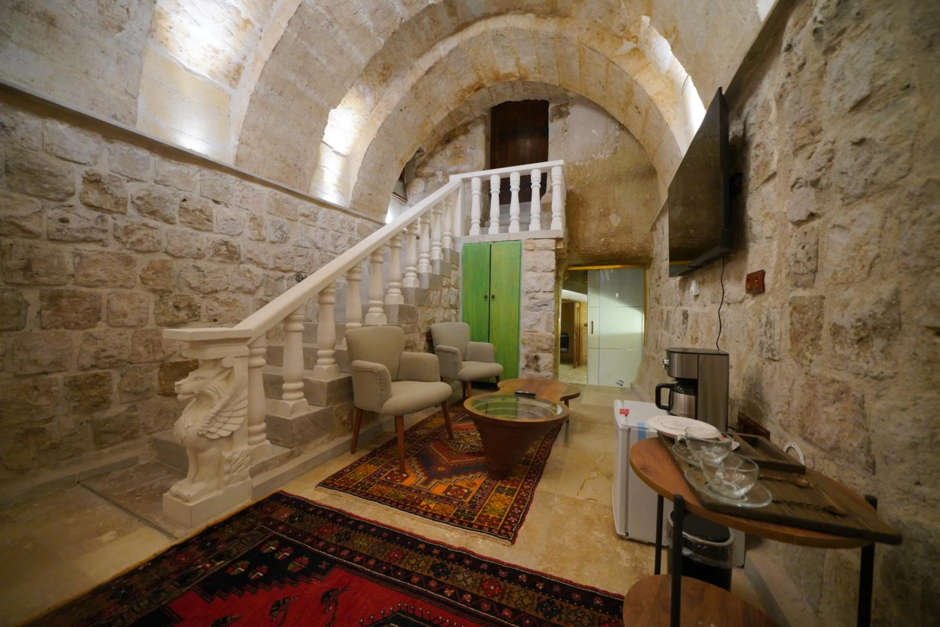 TV and multimedia in View Cave Hotel