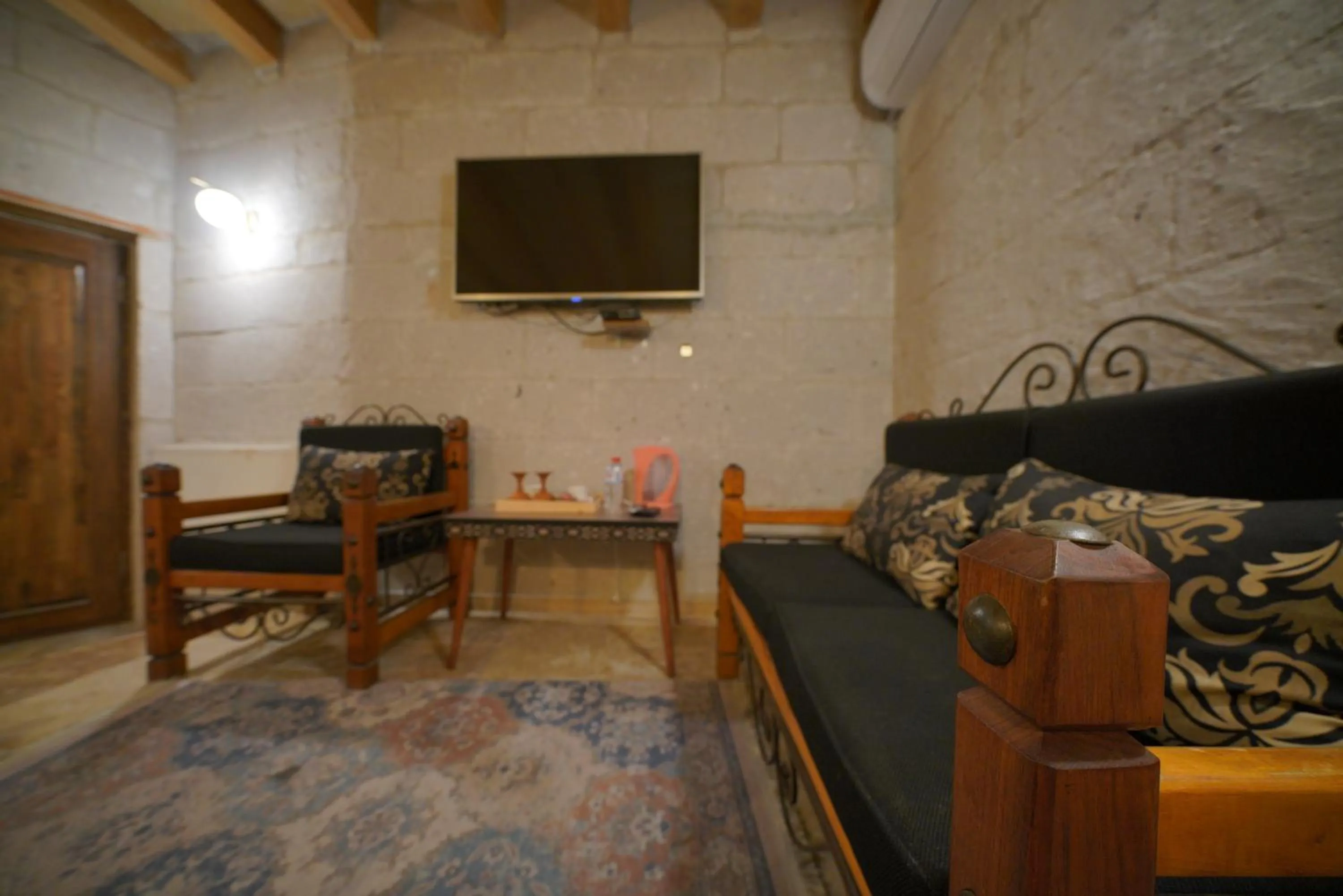 TV and multimedia in View Cave Hotel