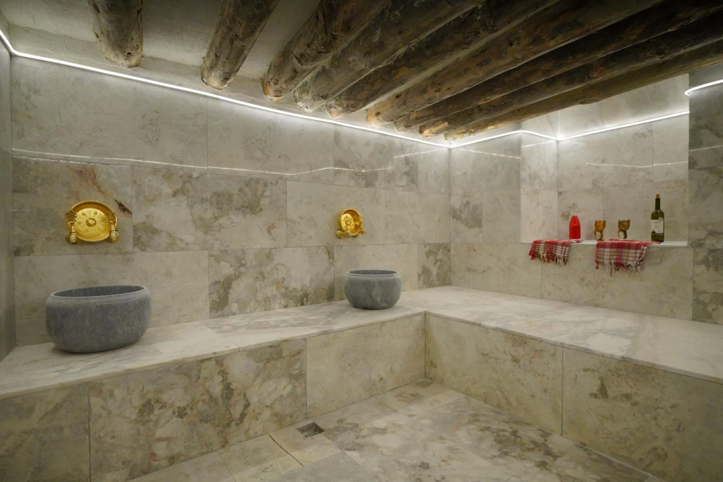 Public Bath in View Cave Hotel