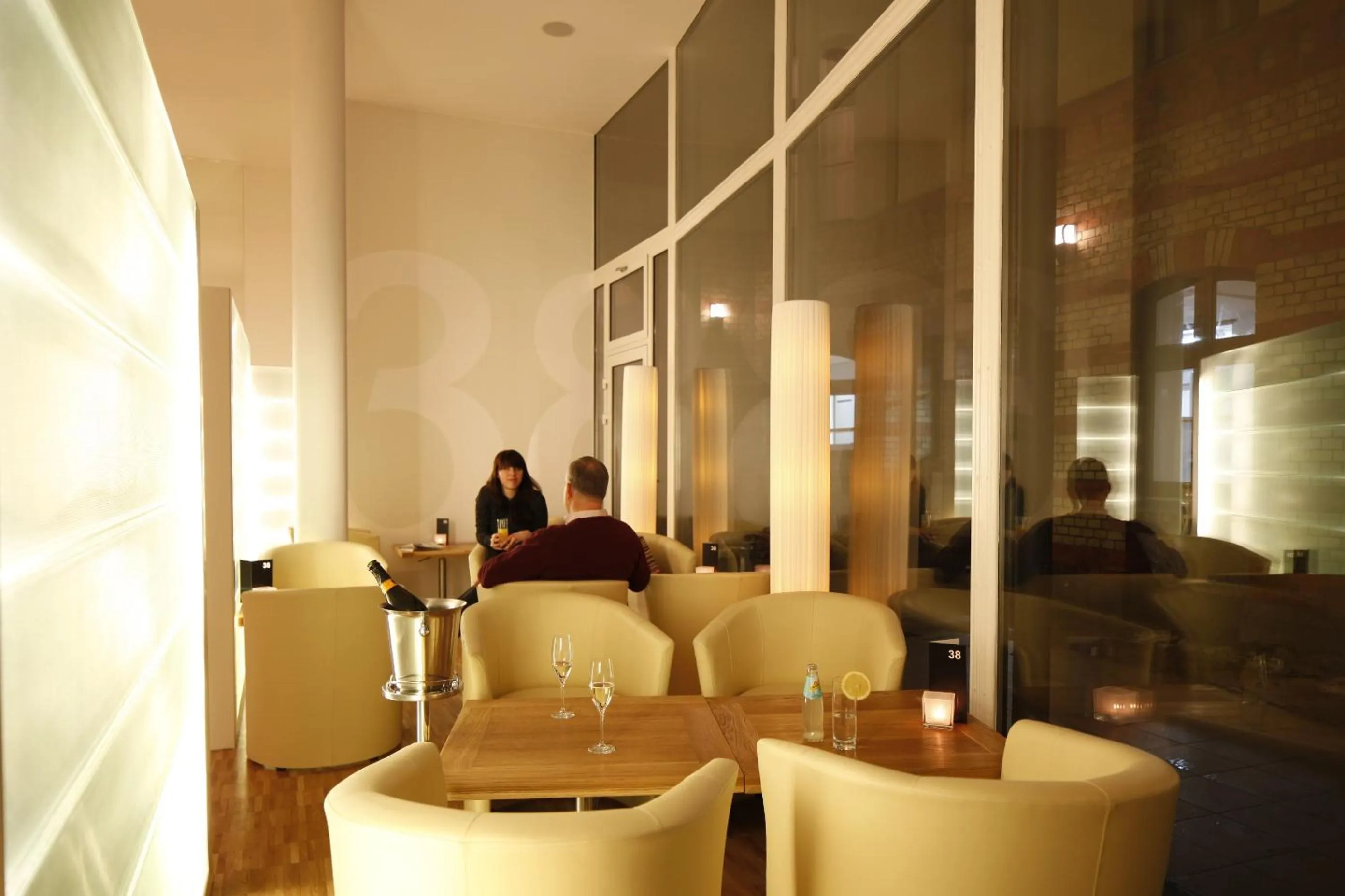 Restaurant/places to eat in Hotel 38