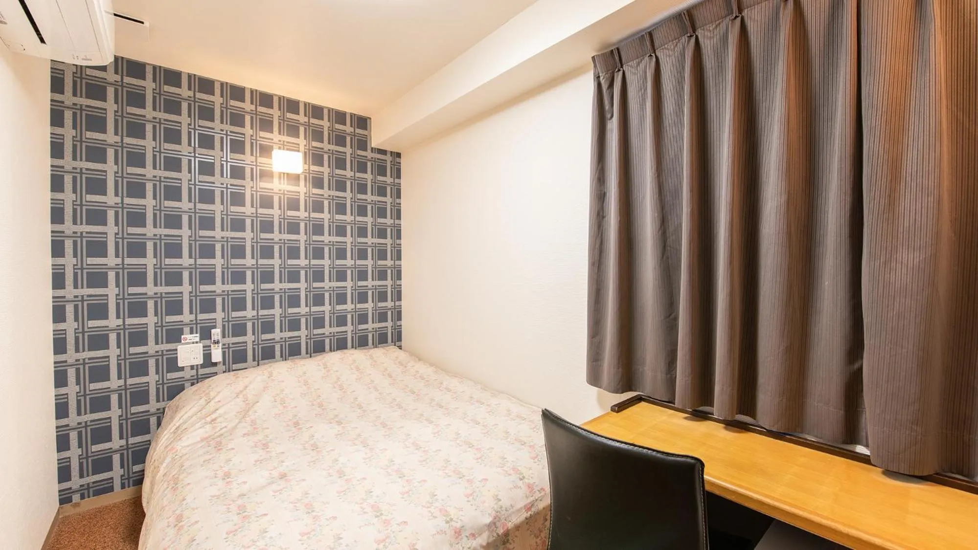 Bed in Yokohama Town Hotel