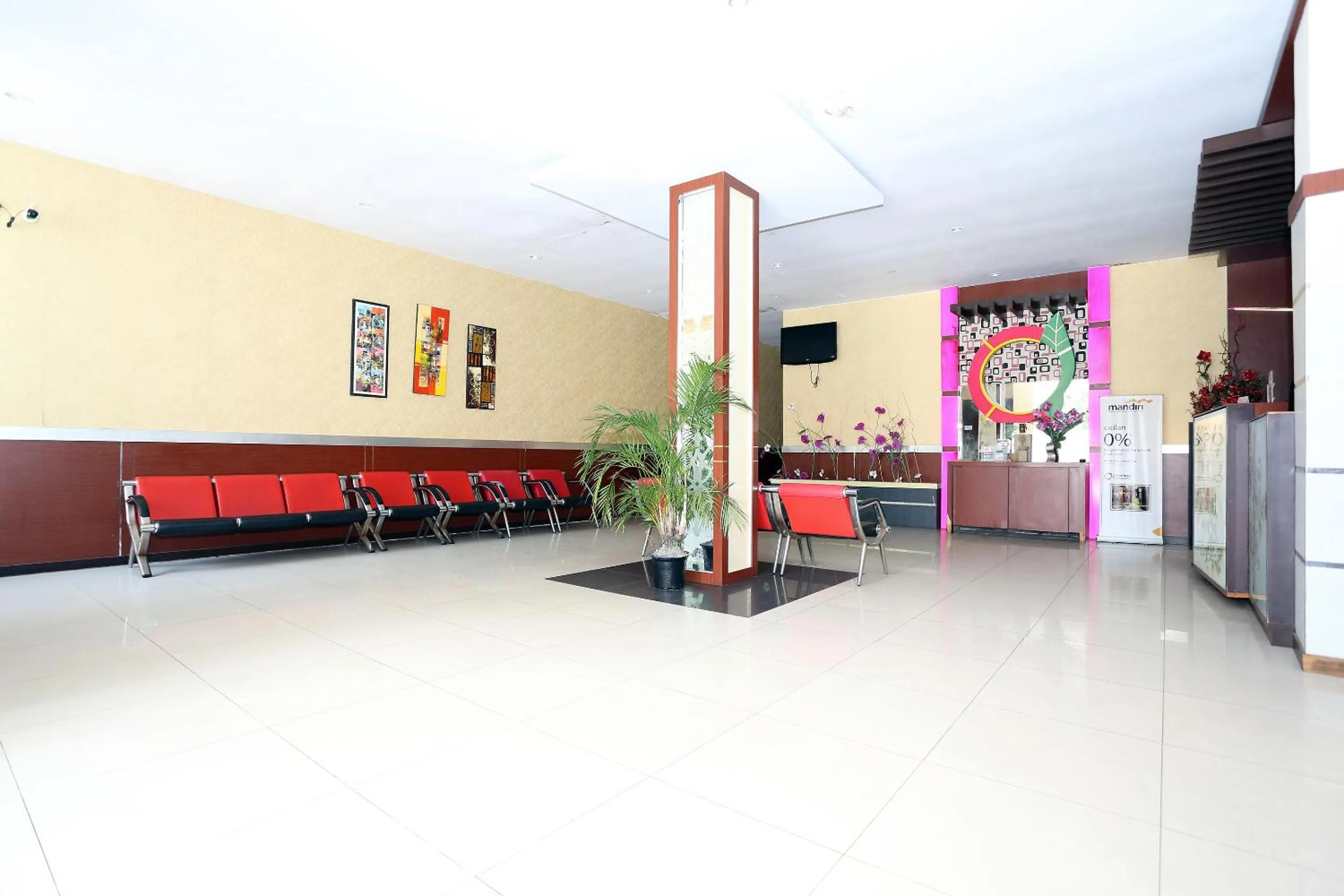 Lobby or reception in Sans Hotel City Inn Palangkaraya