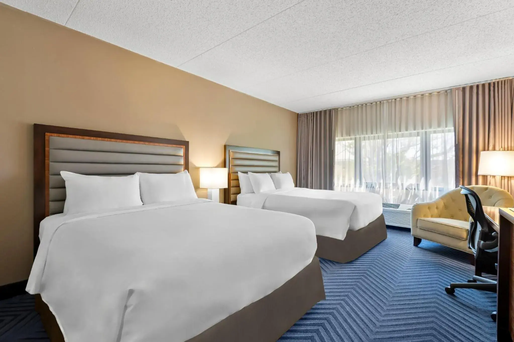Photo of the whole room, Bed in Crowne Plaza Princeton - Conference Center by IHG Photo of the whole room, Bed in Crowne Plaza Princeton - Conference Center by IHG