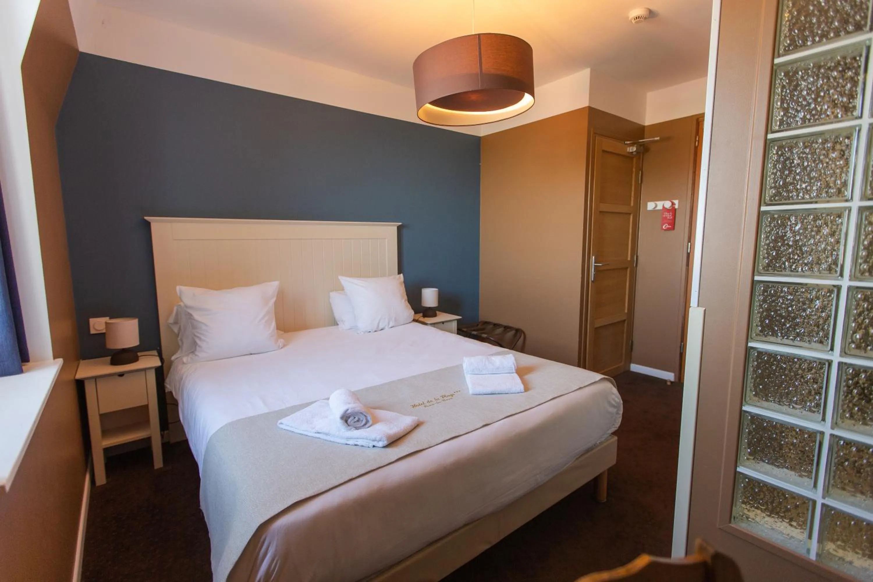 Photo of the whole room, Bed in Hôtel de la Plage - Ronce-les-bains