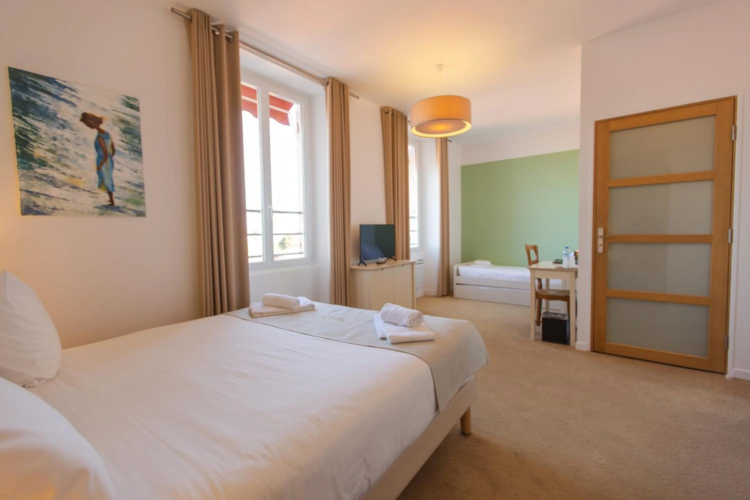 Photo of the whole room, Bed in Hôtel de la Plage - Ronce-les-bains