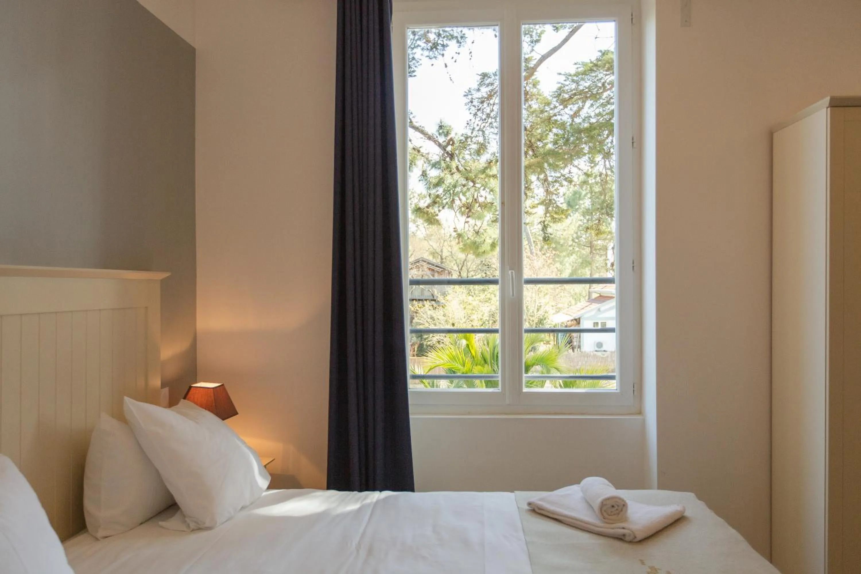 Photo of the whole room, Bed in Hôtel de la Plage - Ronce-les-bains