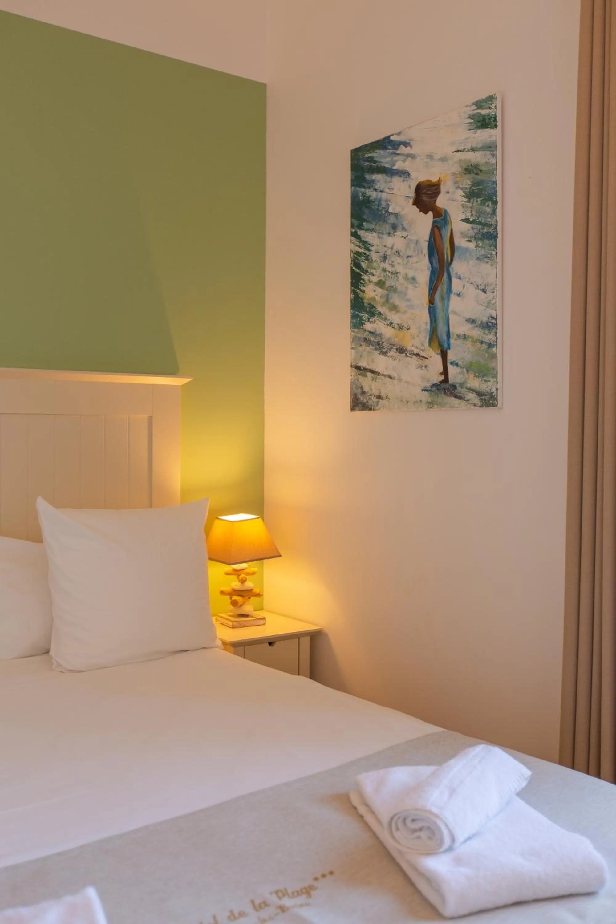 Bed in Hôtel de la Plage, Ronce-les-bains, La Tremblade