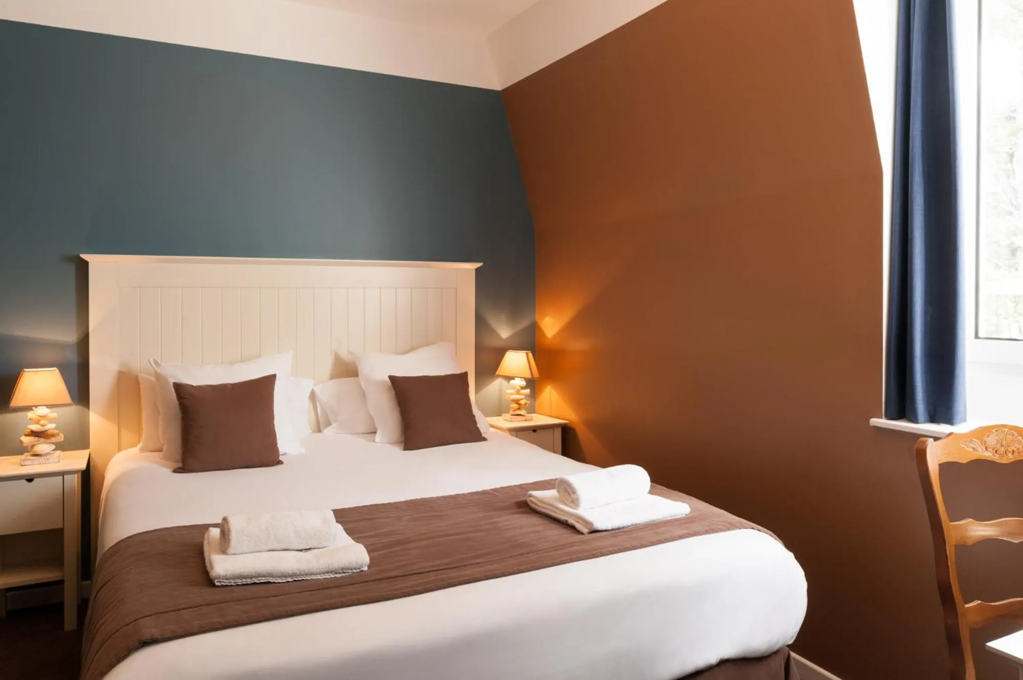 Bedroom, Bed in Hôtel de la Plage - Ronce-les-bains