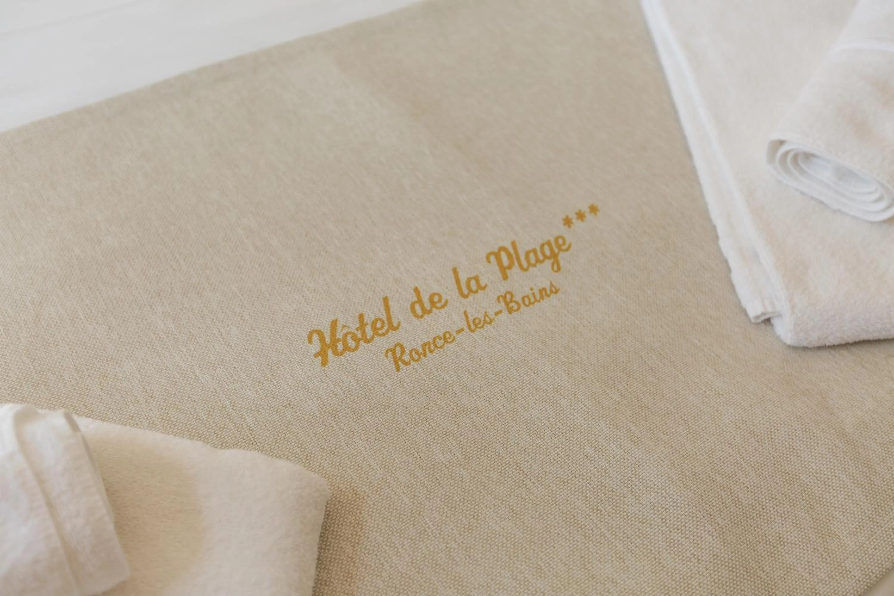 Bed in Hôtel de la Plage, Ronce-les-bains, La Tremblade