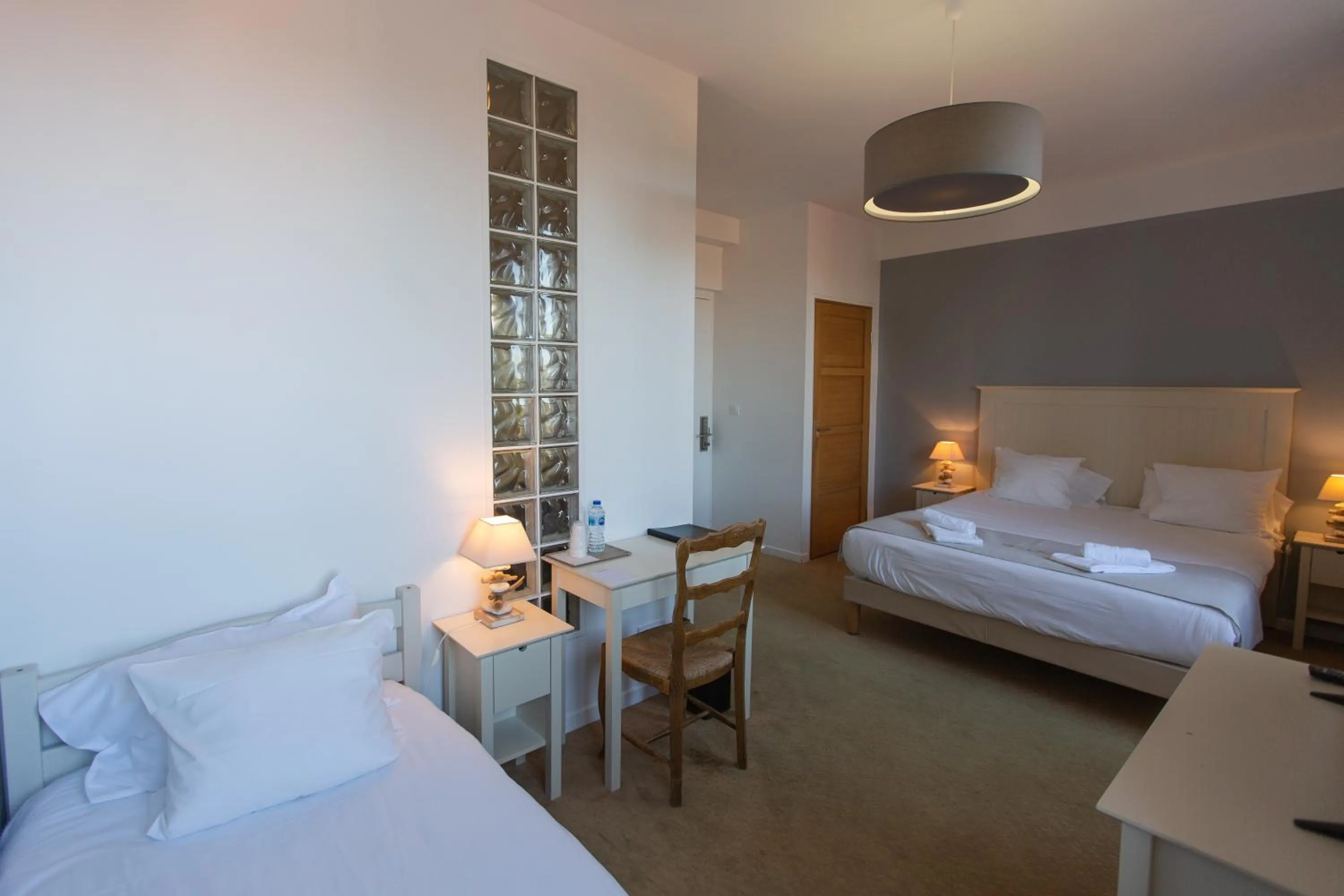 Bed in Hôtel de la Plage - Ronce-les-bains