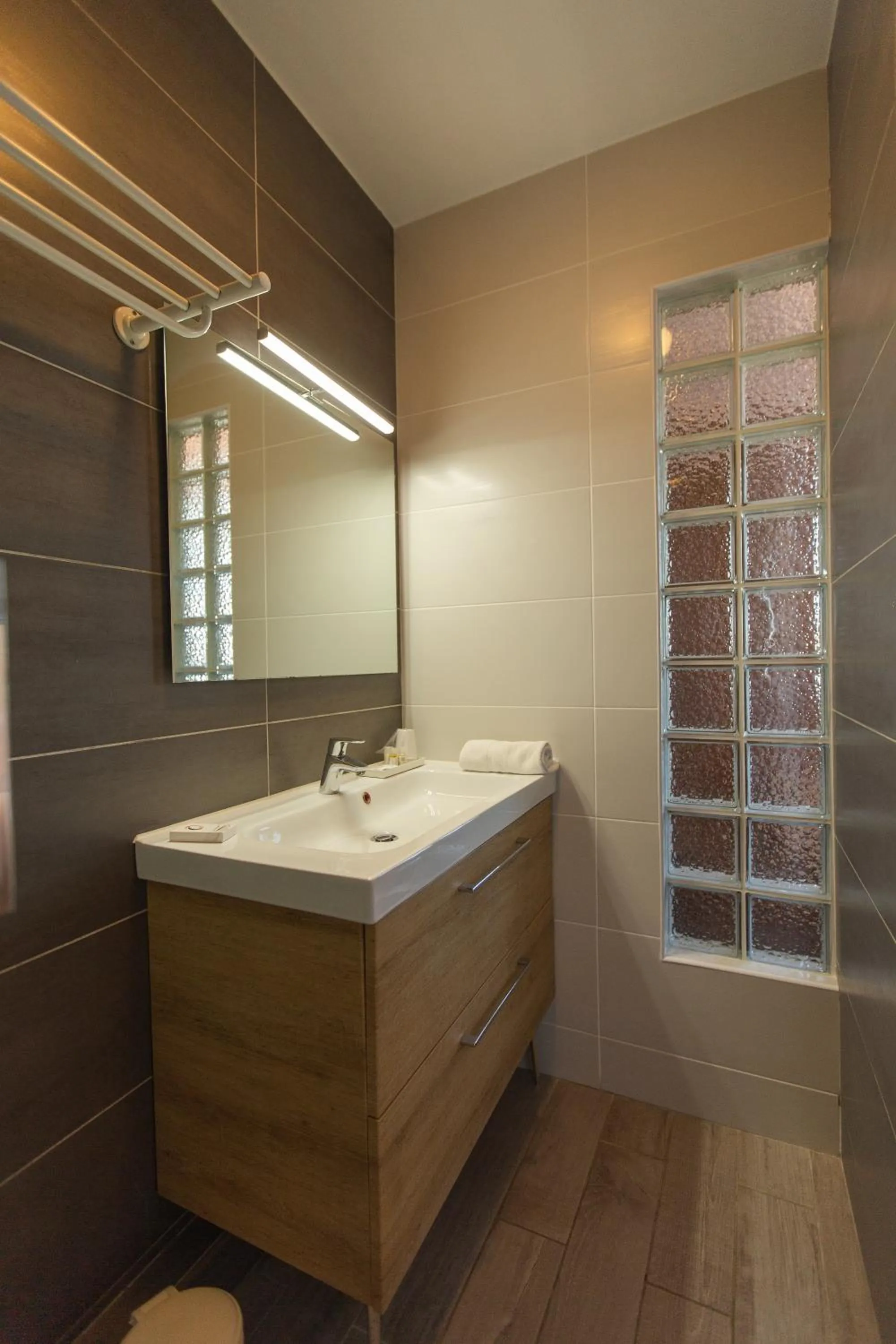 Bathroom in Hôtel de la Plage, Ronce-les-bains, La Tremblade