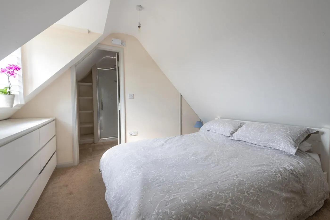 Bathroom, Bed in Mill Cottage 2 - Ash Farm Cotswolds