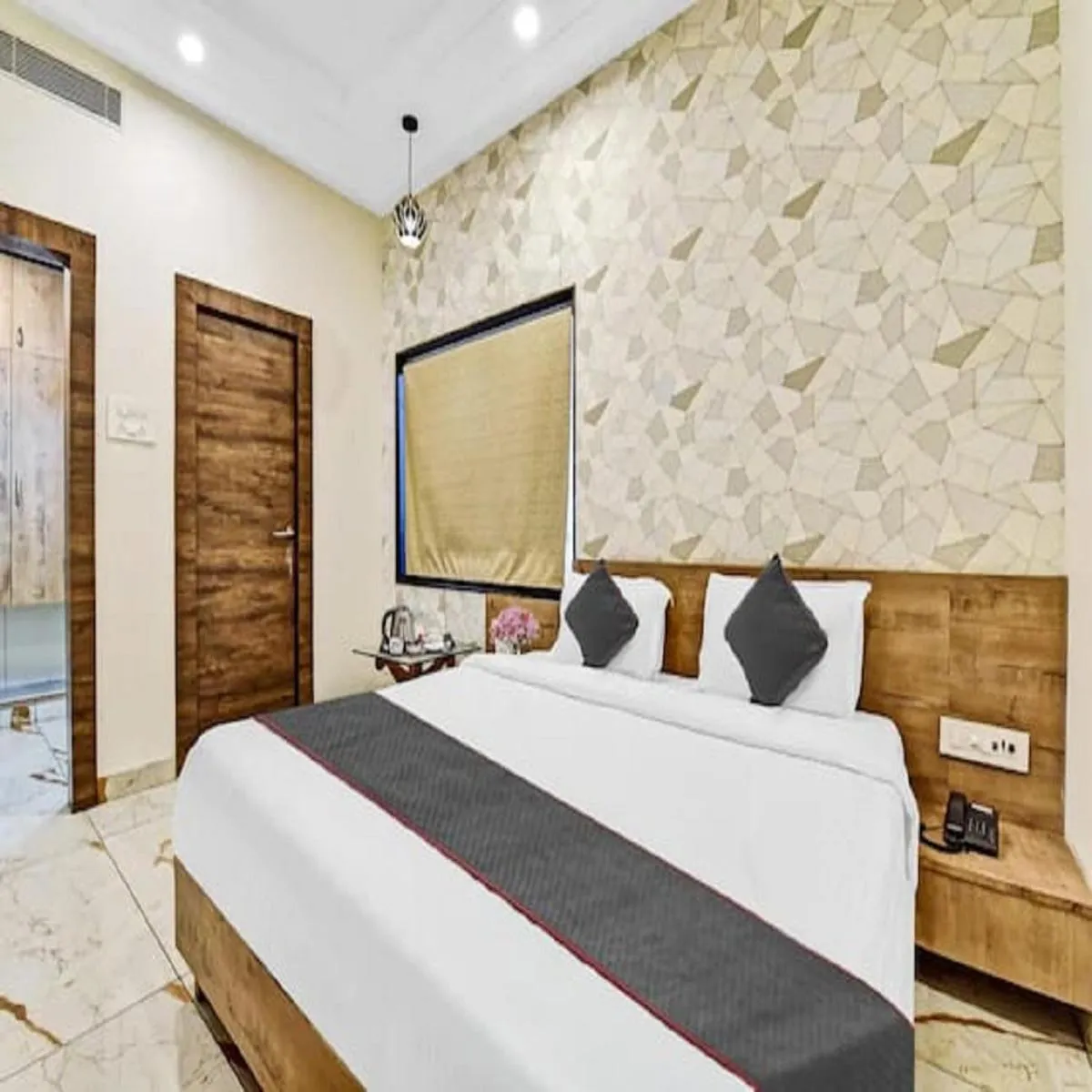 Bed in Hotel Shakun Palace