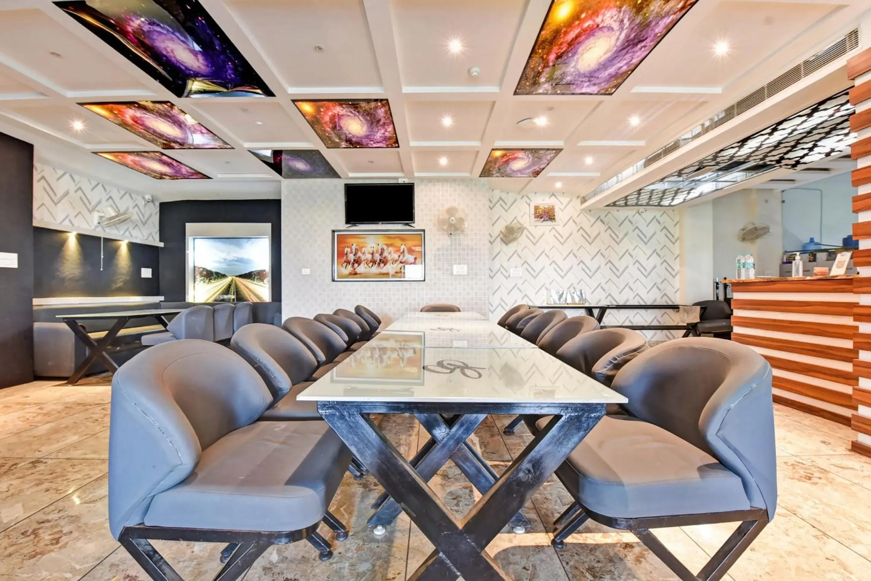 Restaurant/places to eat in Hotel Shakun Palace Restaurant/places to eat in Hotel Shakun Palace