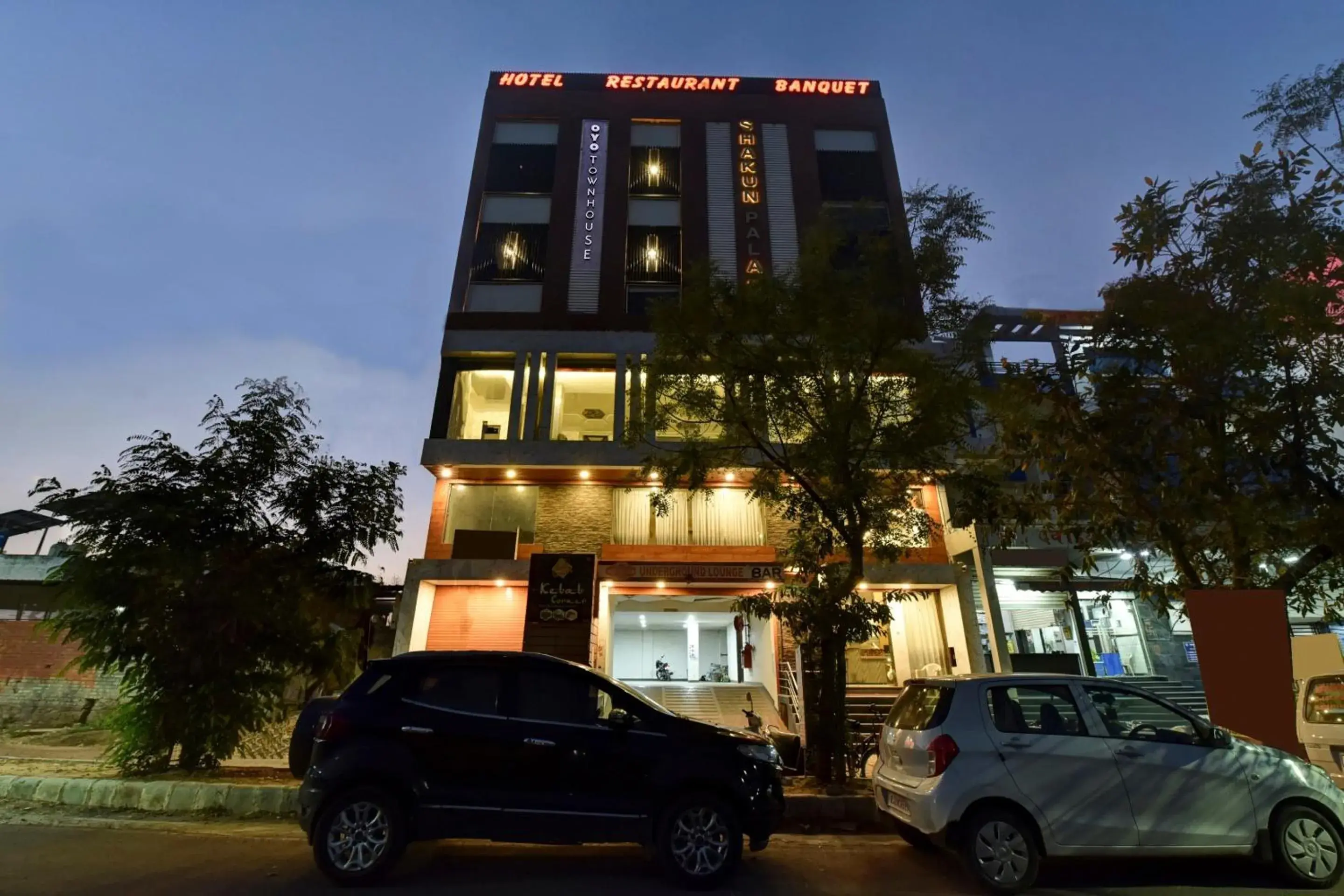 Facade/entrance in Hotel Shakun Palace Facade/entrance in Hotel Shakun Palace