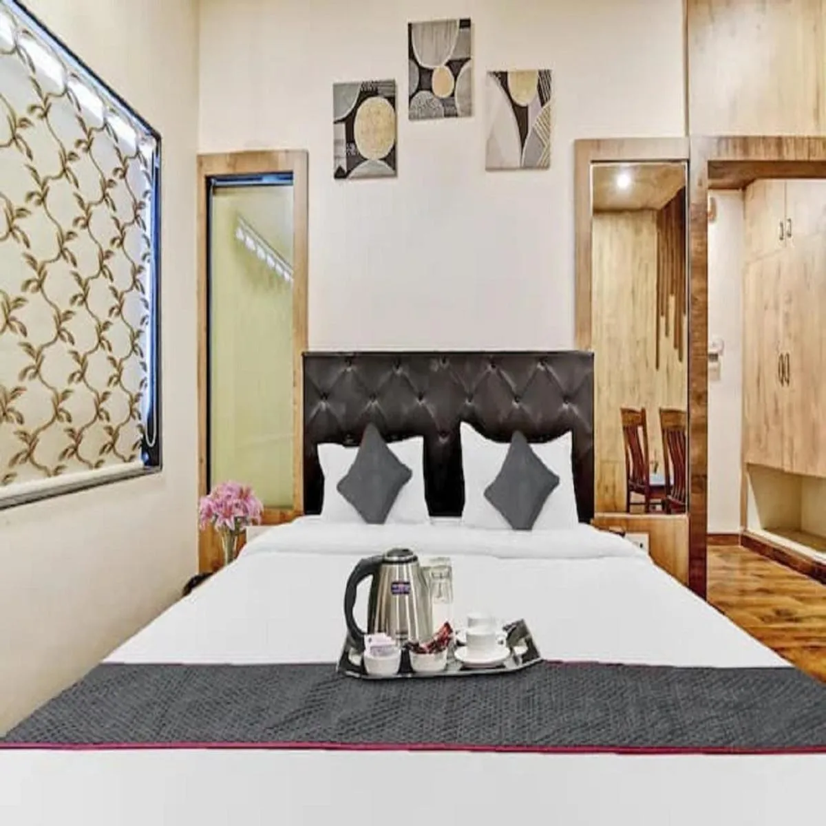 Bed in Hotel Shakun Palace