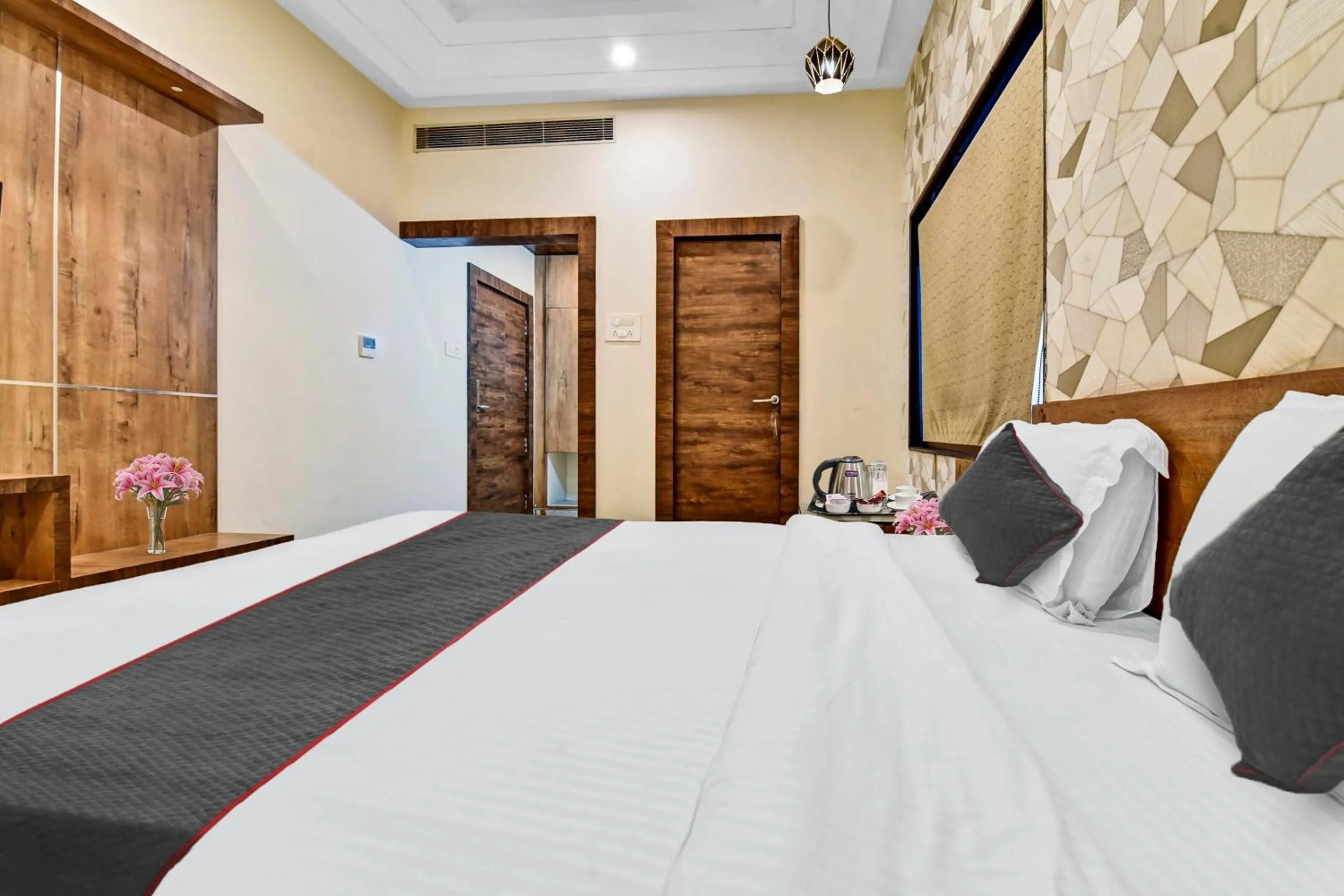 Bedroom, Bed in Hotel Shakun Palace