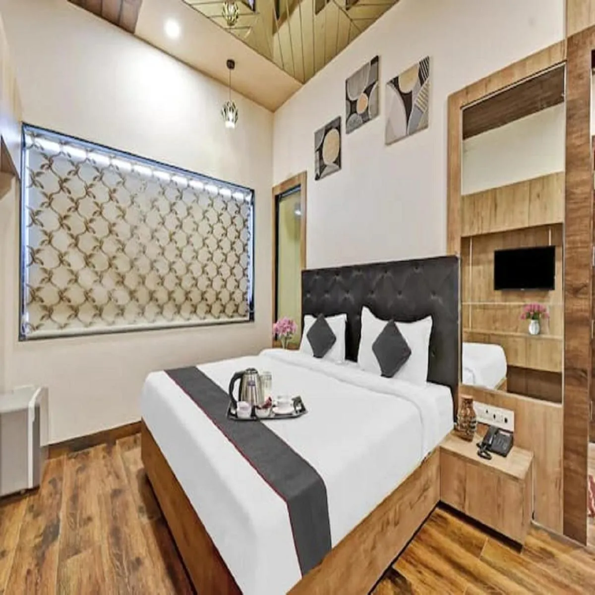 Bedroom, Bed in Hotel Shakun Palace