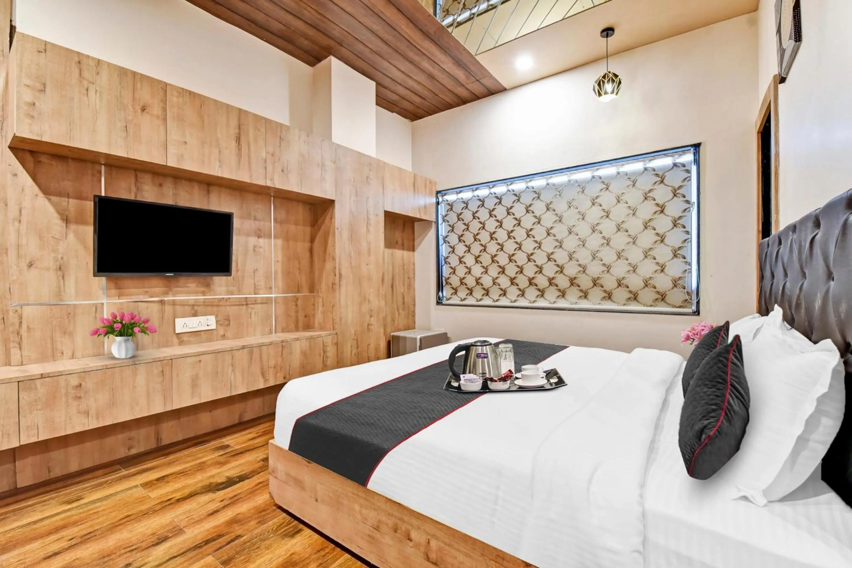 Bedroom, Bed in Hotel Shakun Palace