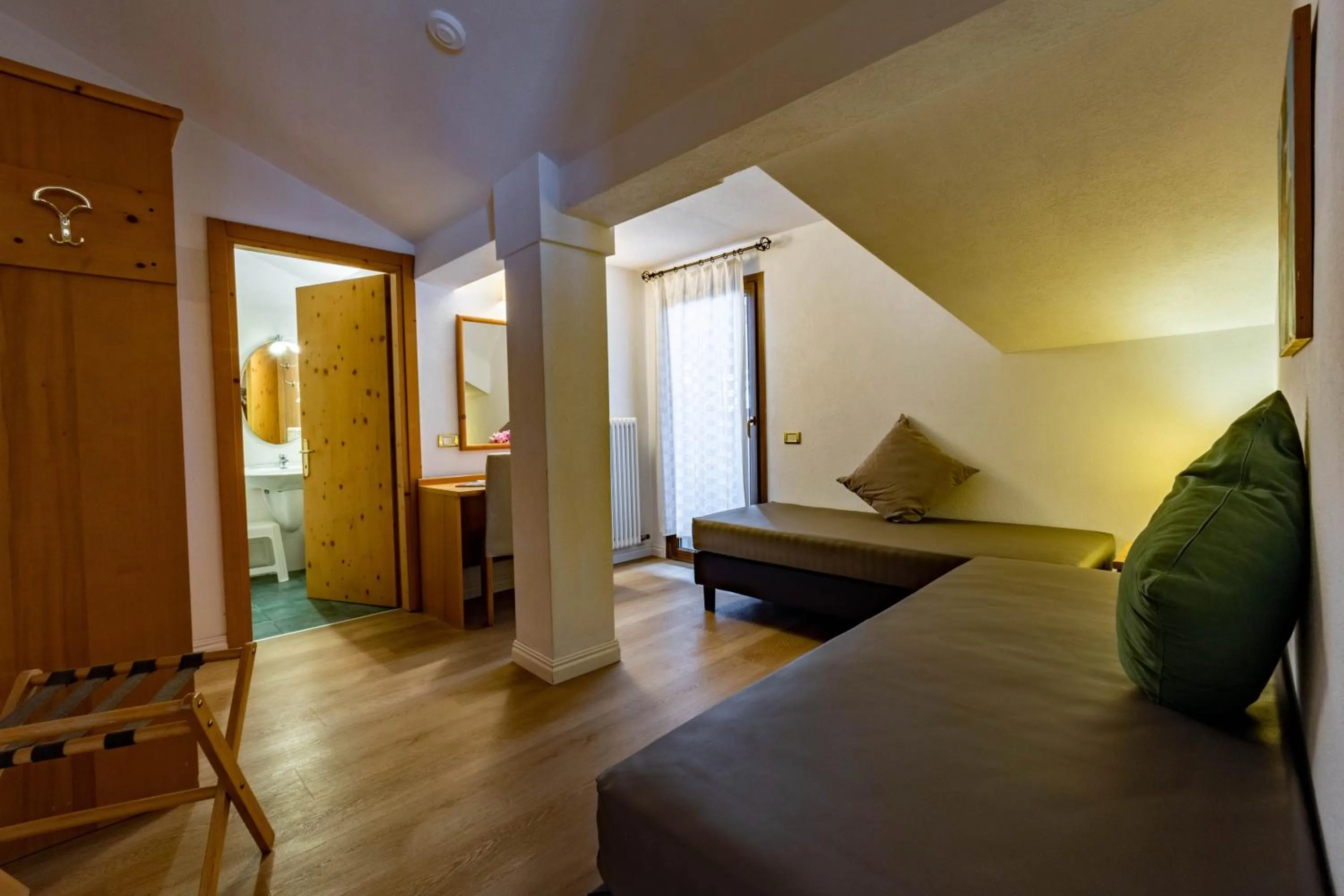 Bedroom, Bed in Hotel Grizzly "Ski-in Ski-out"