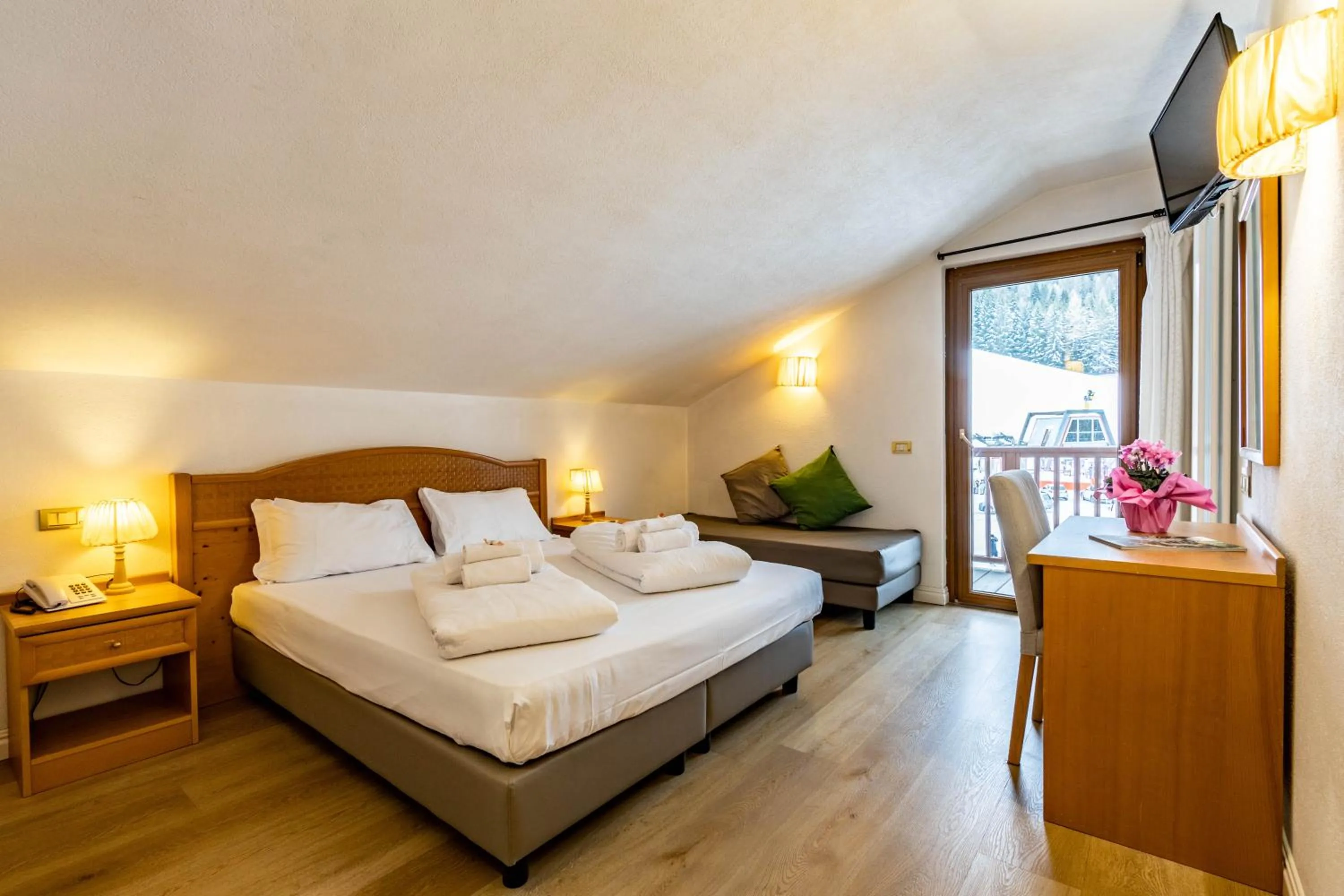 Bedroom, Bed in Hotel Grizzly "Ski-in Ski-out"