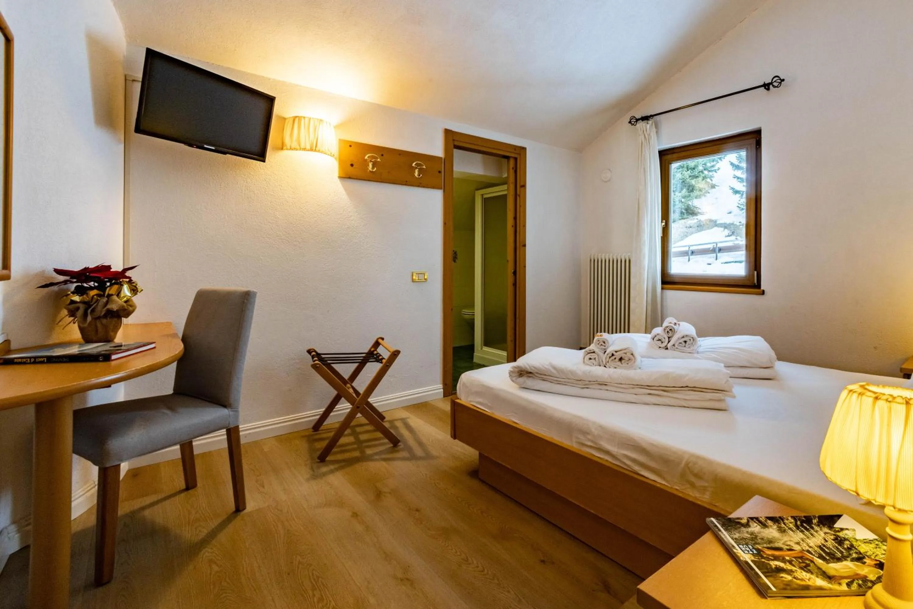 Bedroom, Bed in Hotel Grizzly "Ski-in Ski-out"