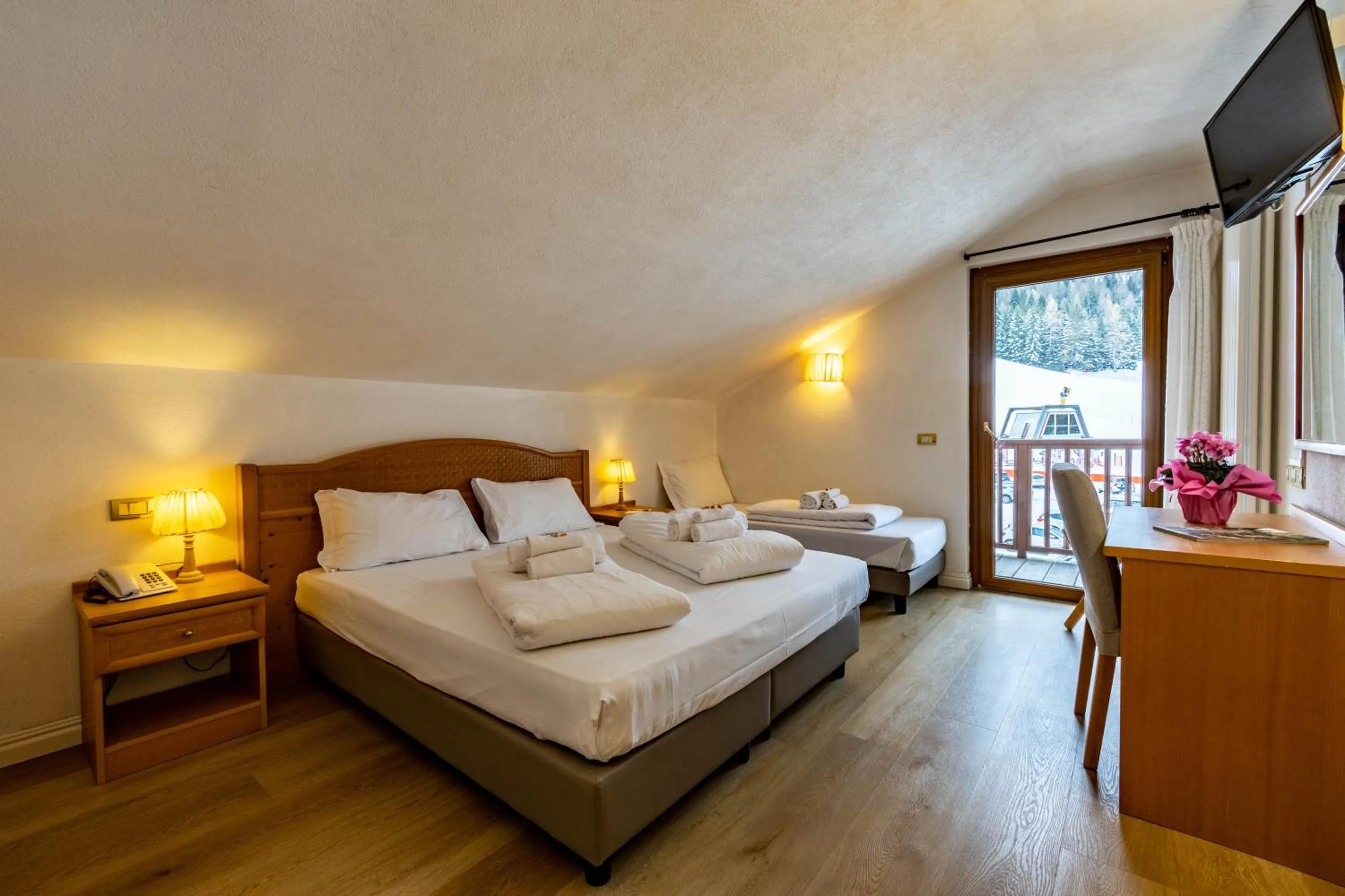 Bedroom, Bed in Hotel Grizzly "Ski-in Ski-out"