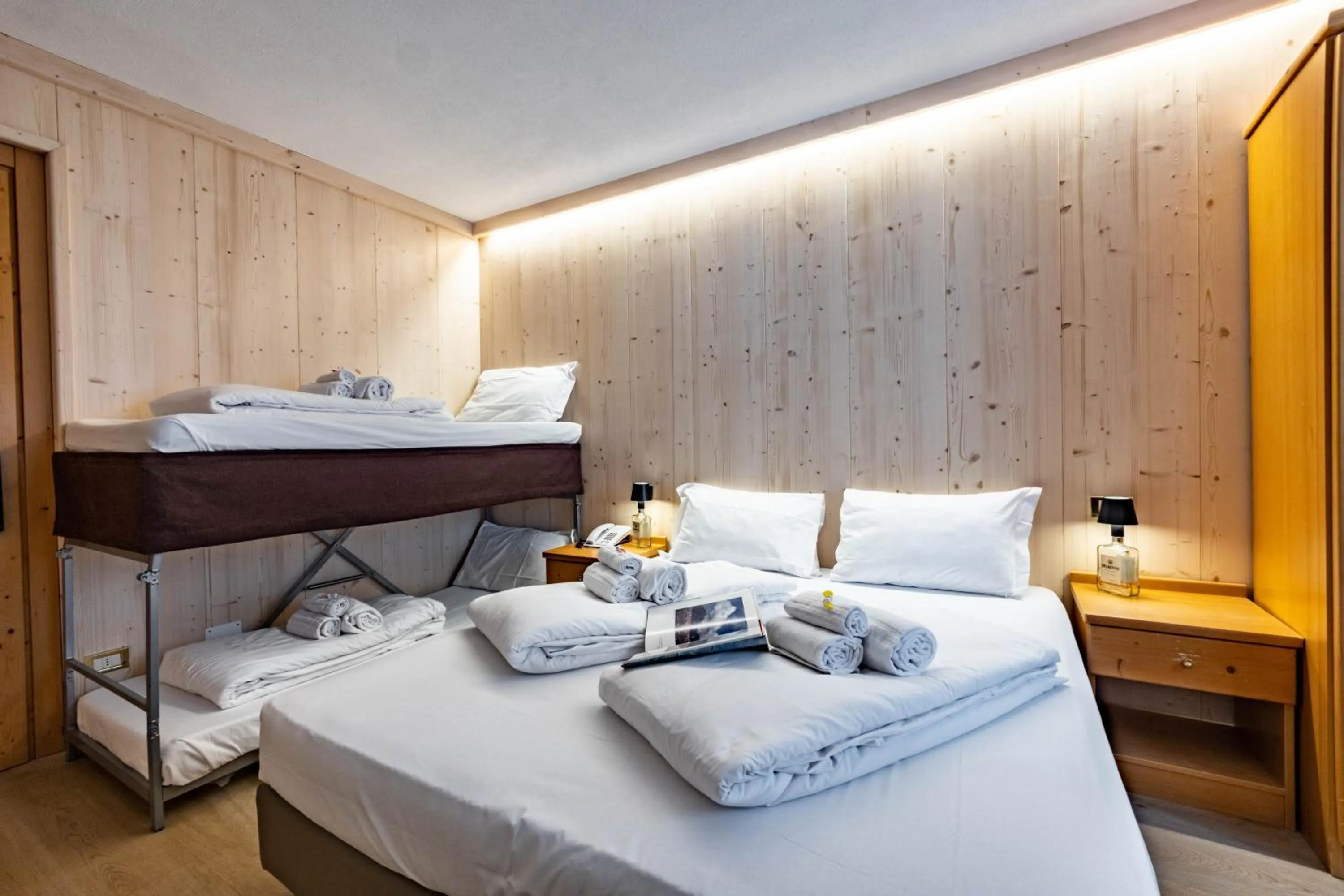 Bedroom, Bed in Hotel Grizzly "Ski-in Ski-out"