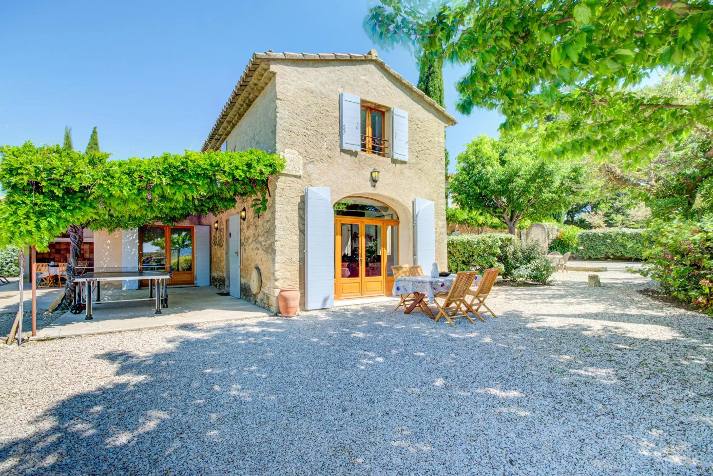 Property building in Les Chambres du Perussier