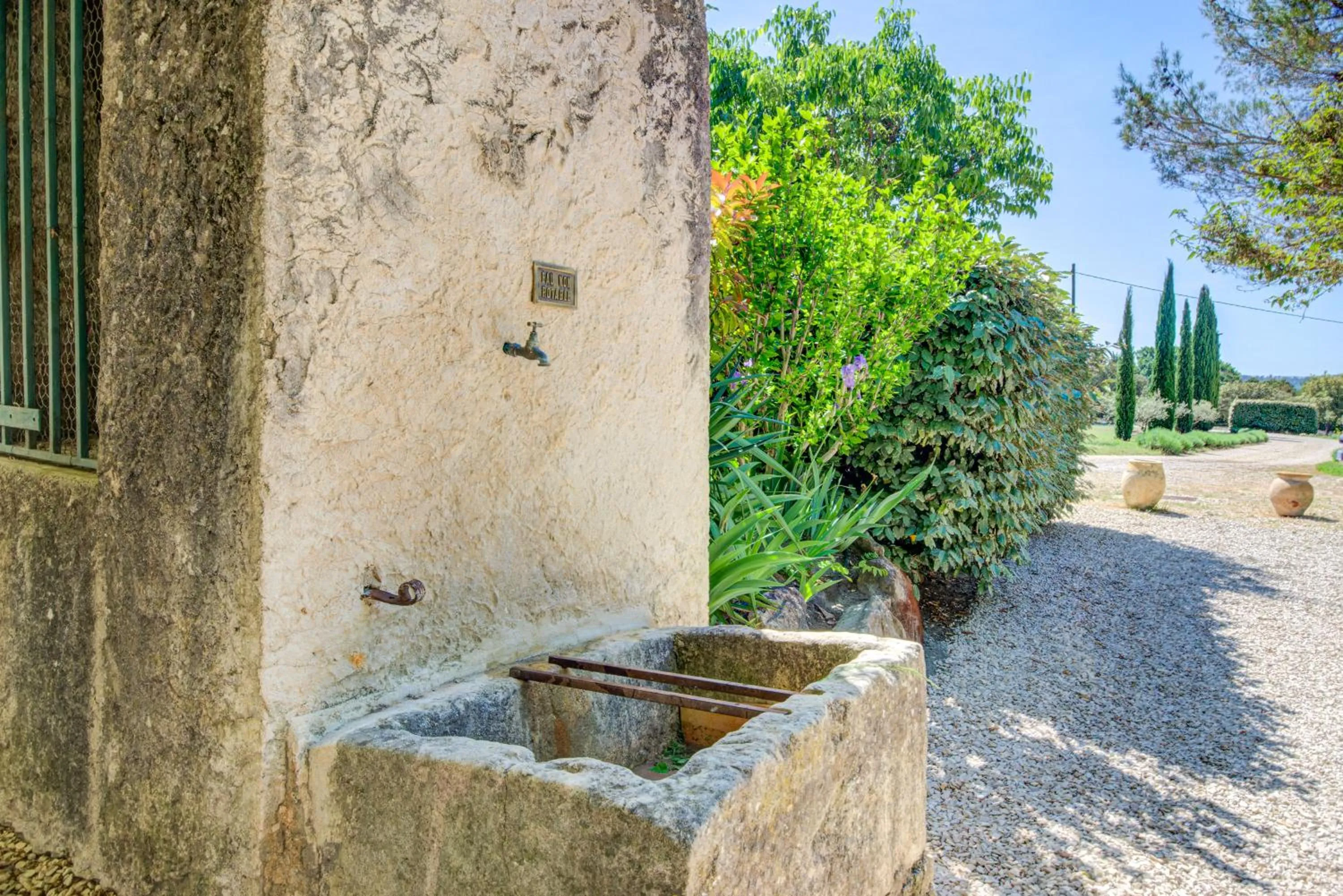 Facade/entrance in Les Chambres du Perussier