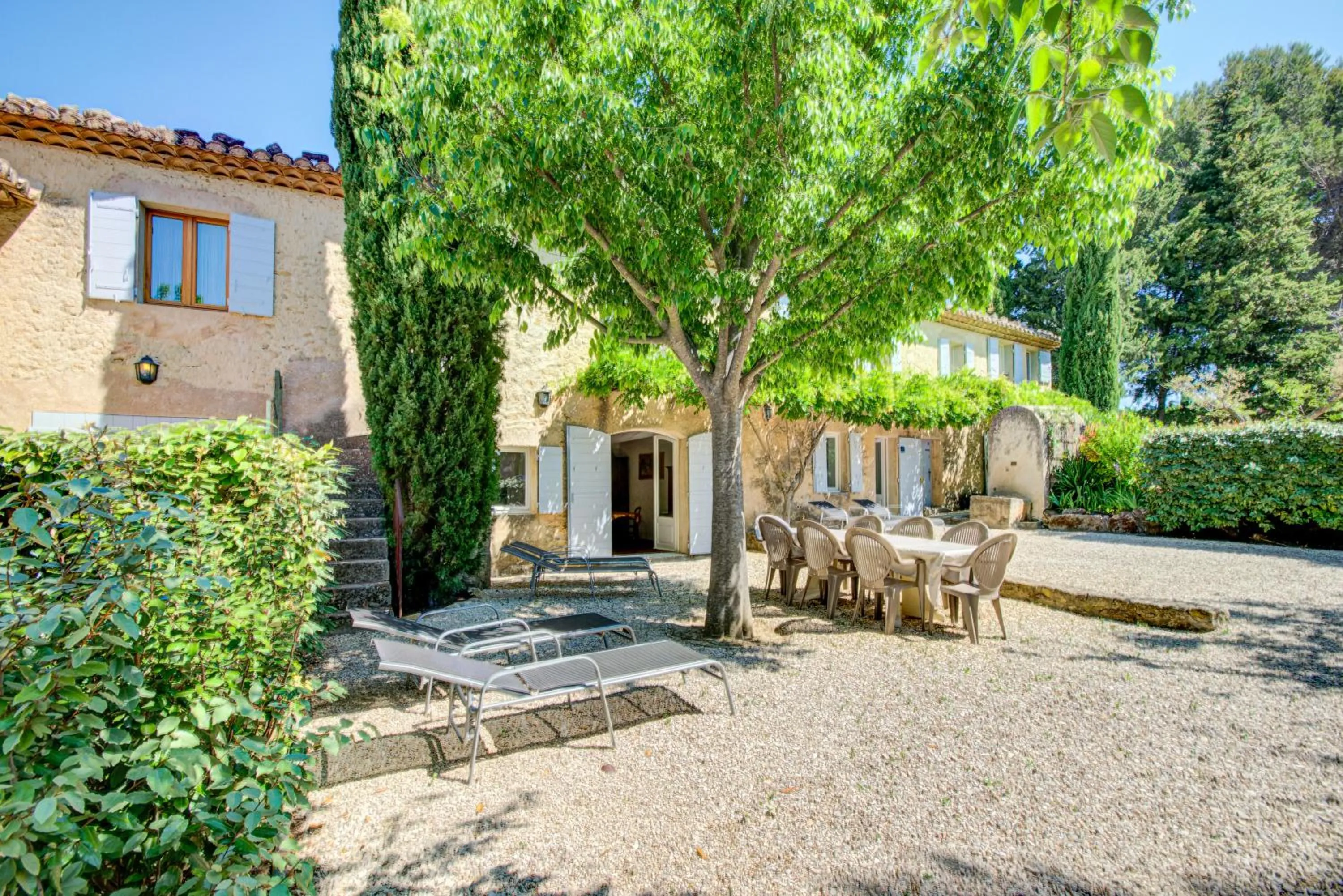 Property building in Les Chambres du Perussier