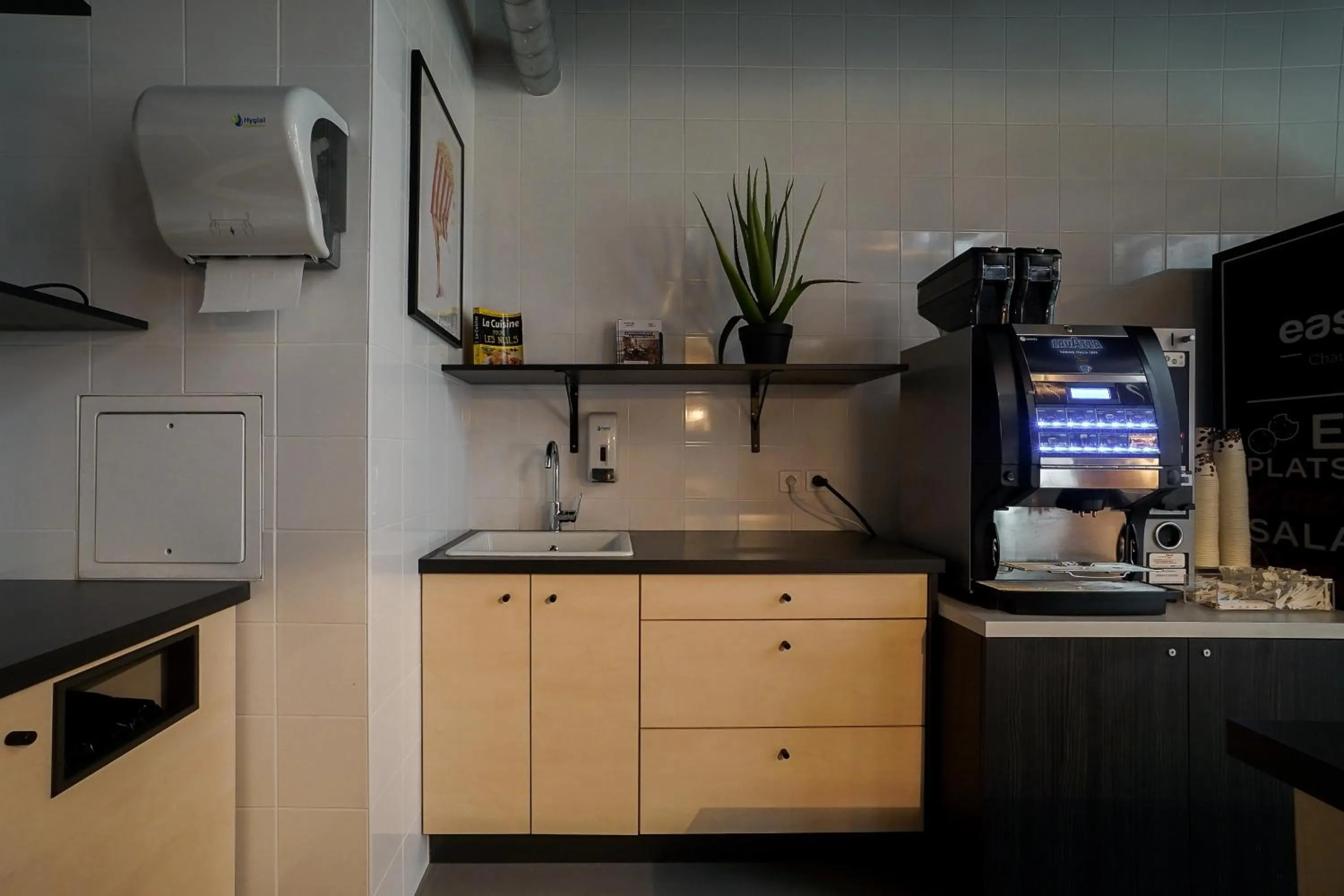 Communal kitchen in Student Factory Paris Bagnolet