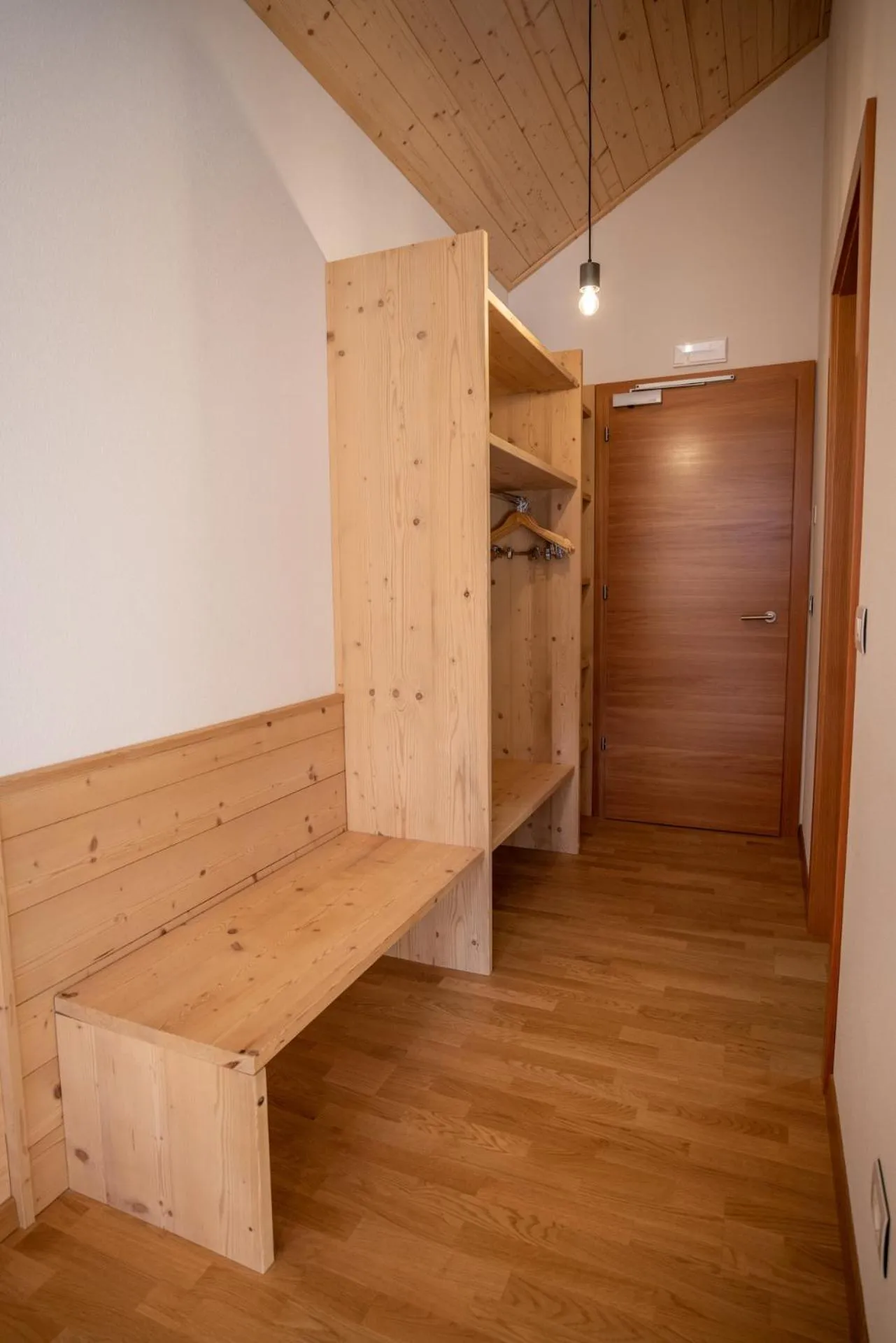 wardrobe in Giallo Dolomiti Wellness
