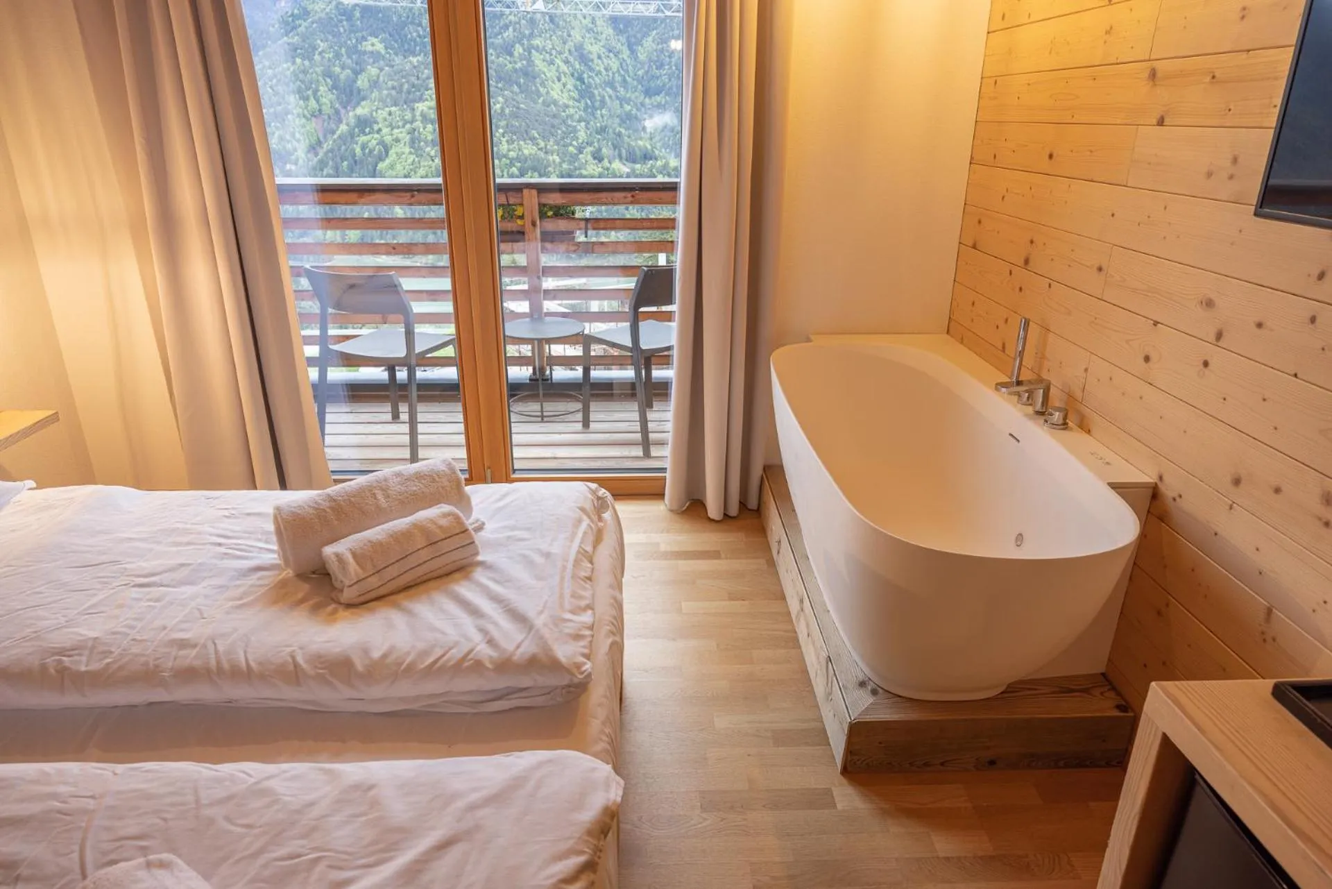 Hot Tub, Bed in Giallo Dolomiti Wellness