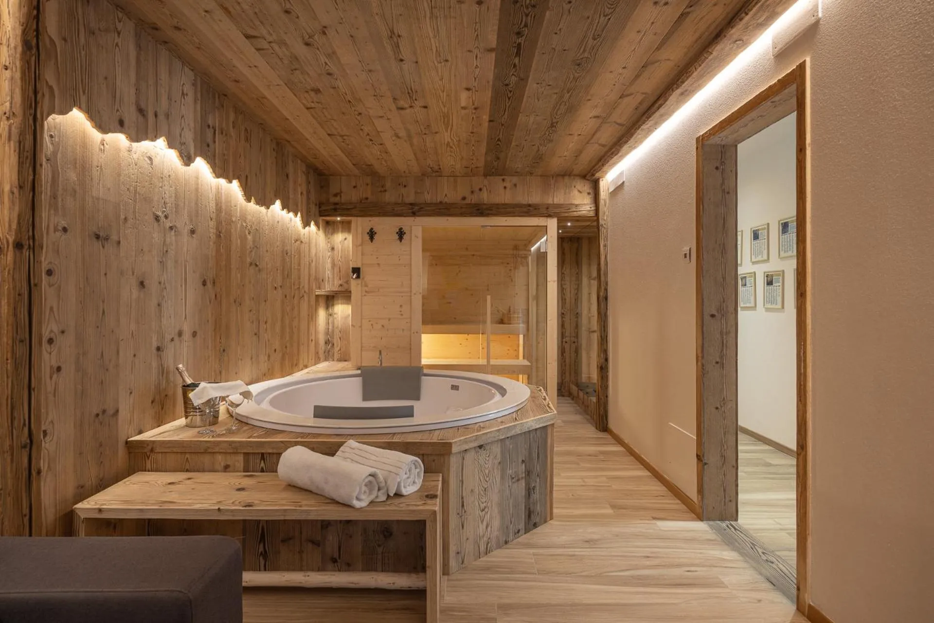 Hot Tub in Giallo Dolomiti Wellness