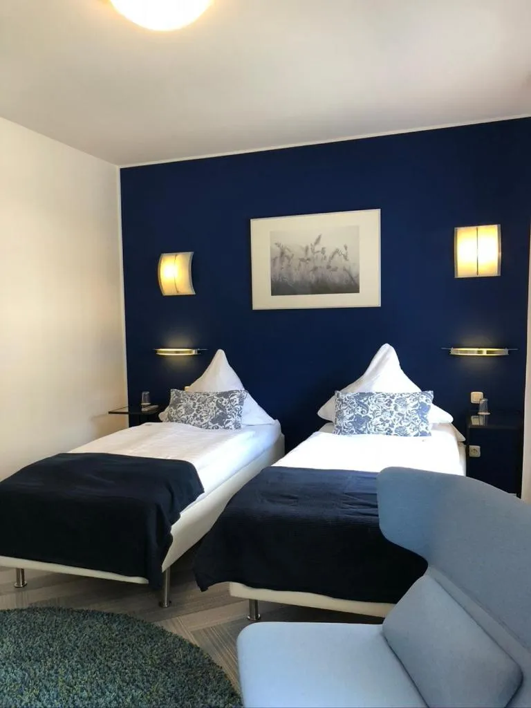 Photo of the whole room, Bed in bensons hotel