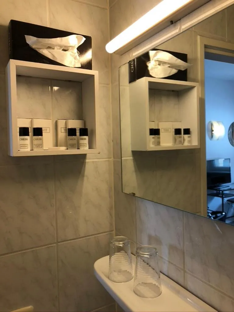 Bathroom in bensons hotel