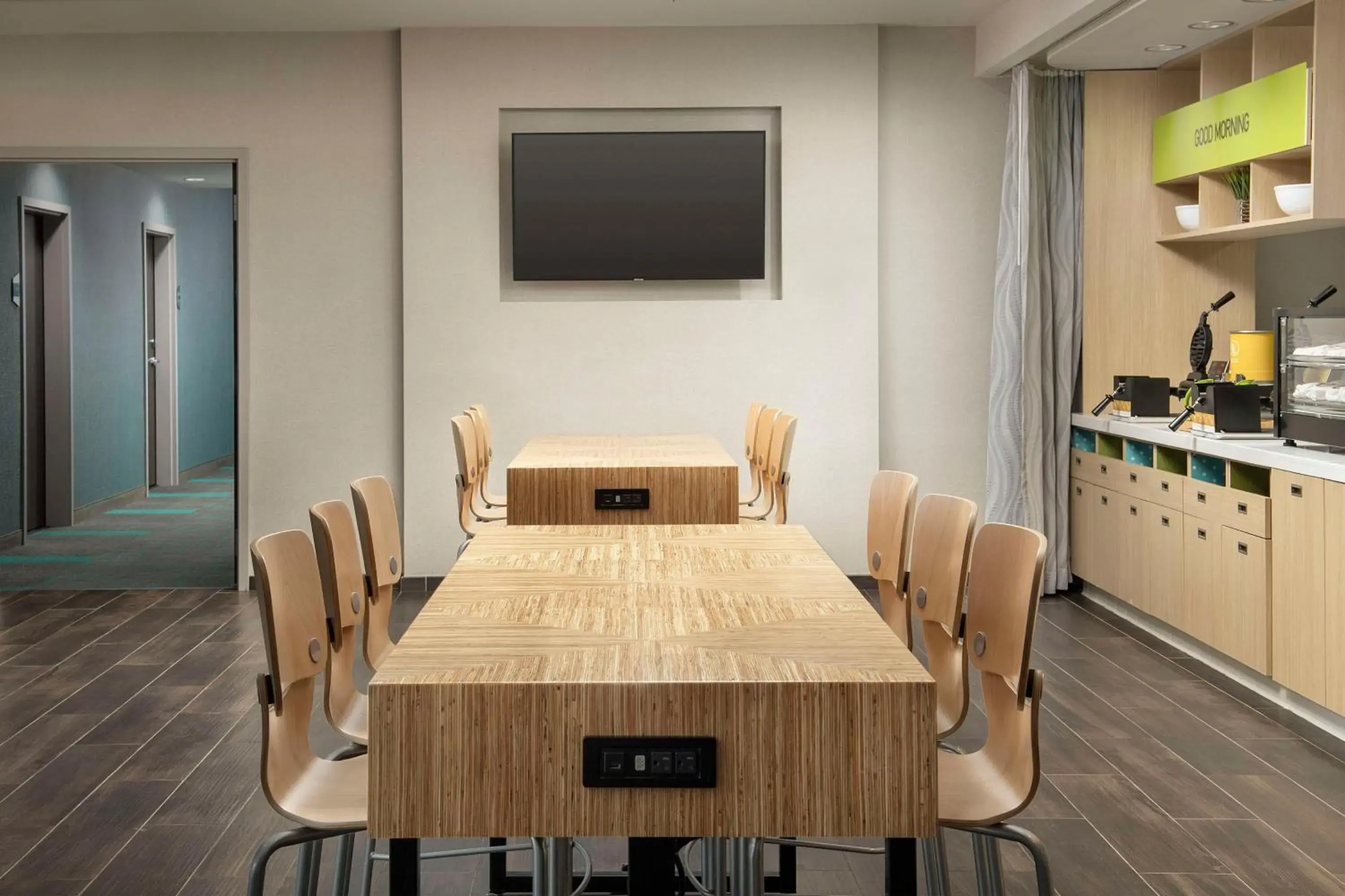 Breakfast in Home2 Suites By Hilton Clovis Fresno Airport Breakfast in Home2 Suites By Hilton Clovis Fresno Airport